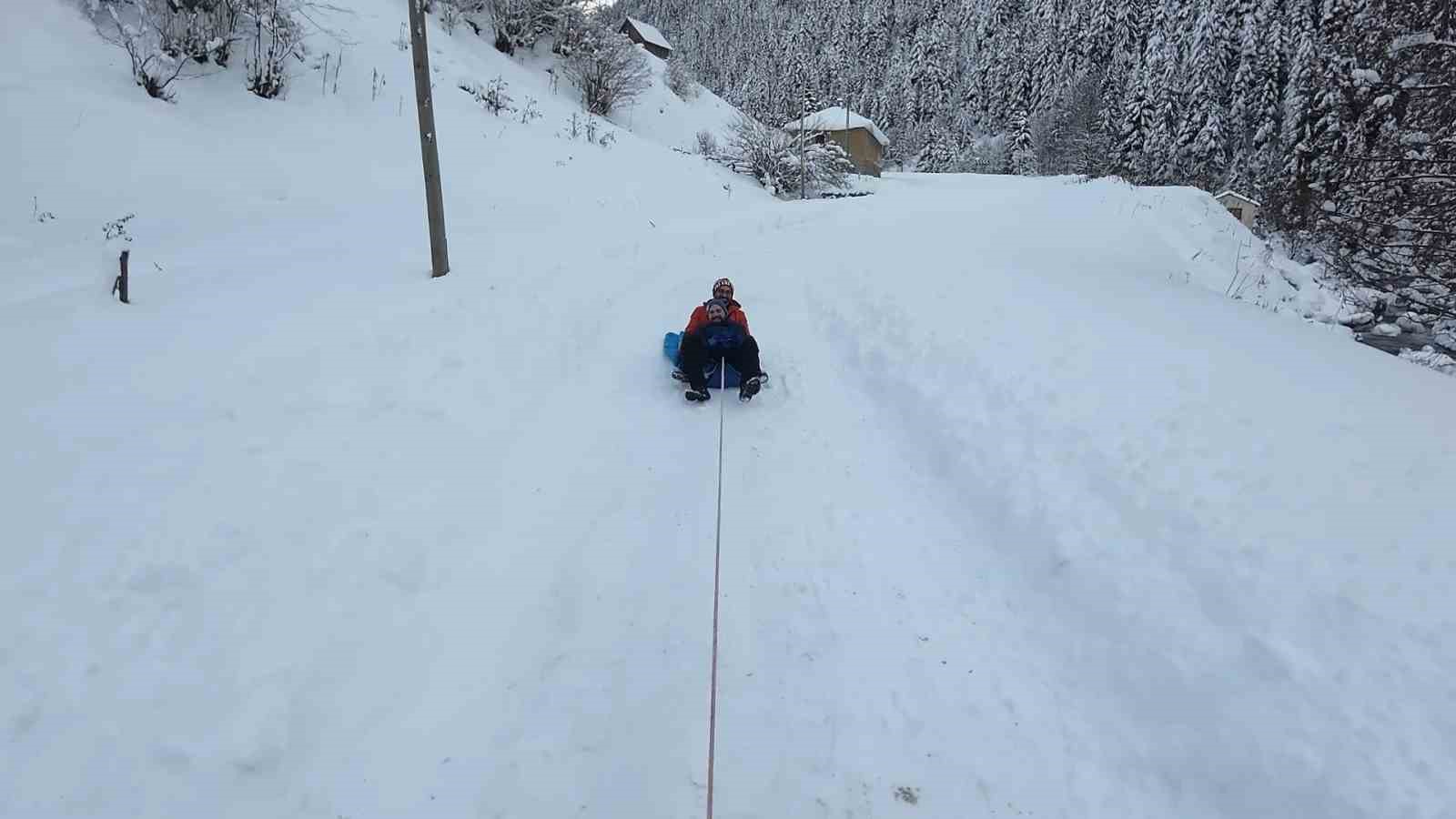 Bu da Rizeli gençlerin kar eğlencesi
