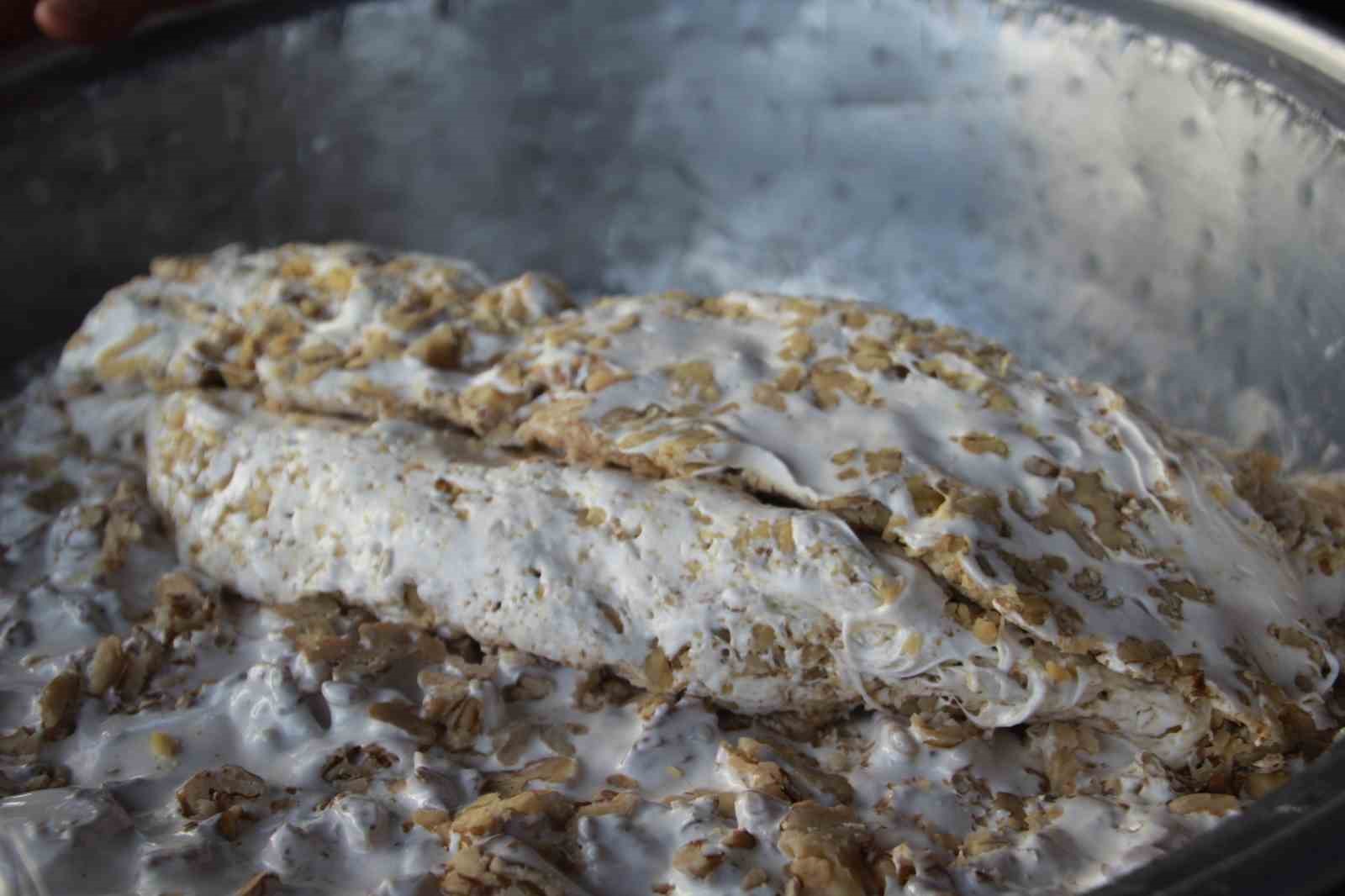 Bu helva kışın üşütmüyor: Yapımı 3 gün sürüyor
