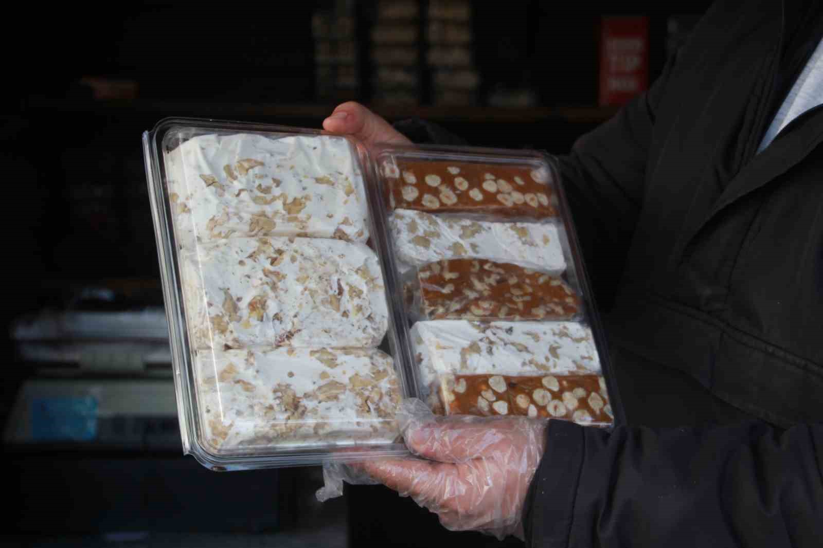 Bu helva kışın üşütmüyor: Yapımı 3 gün sürüyor
