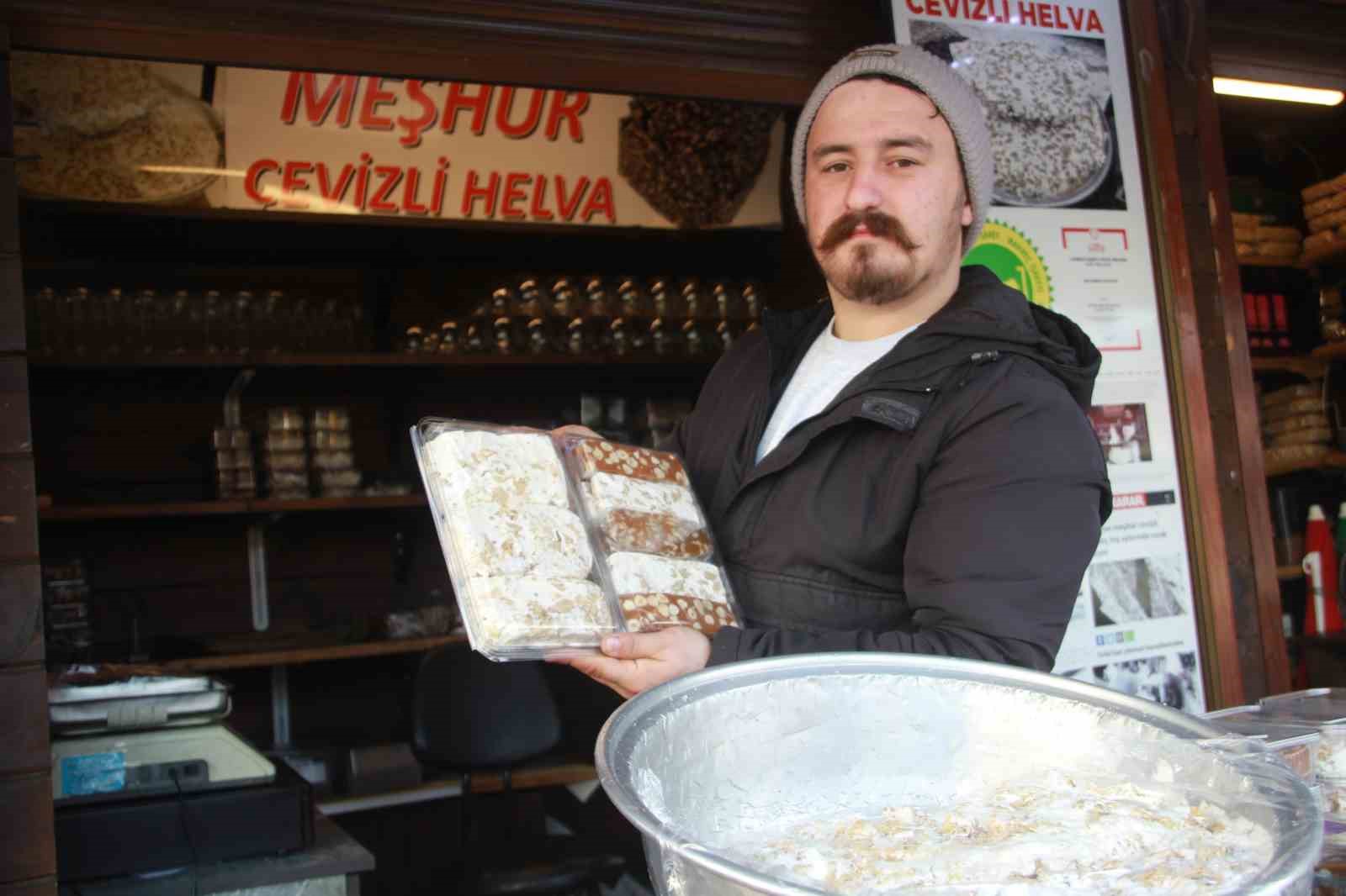 Bu helva kışın üşütmüyor: Yapımı 3 gün sürüyor

