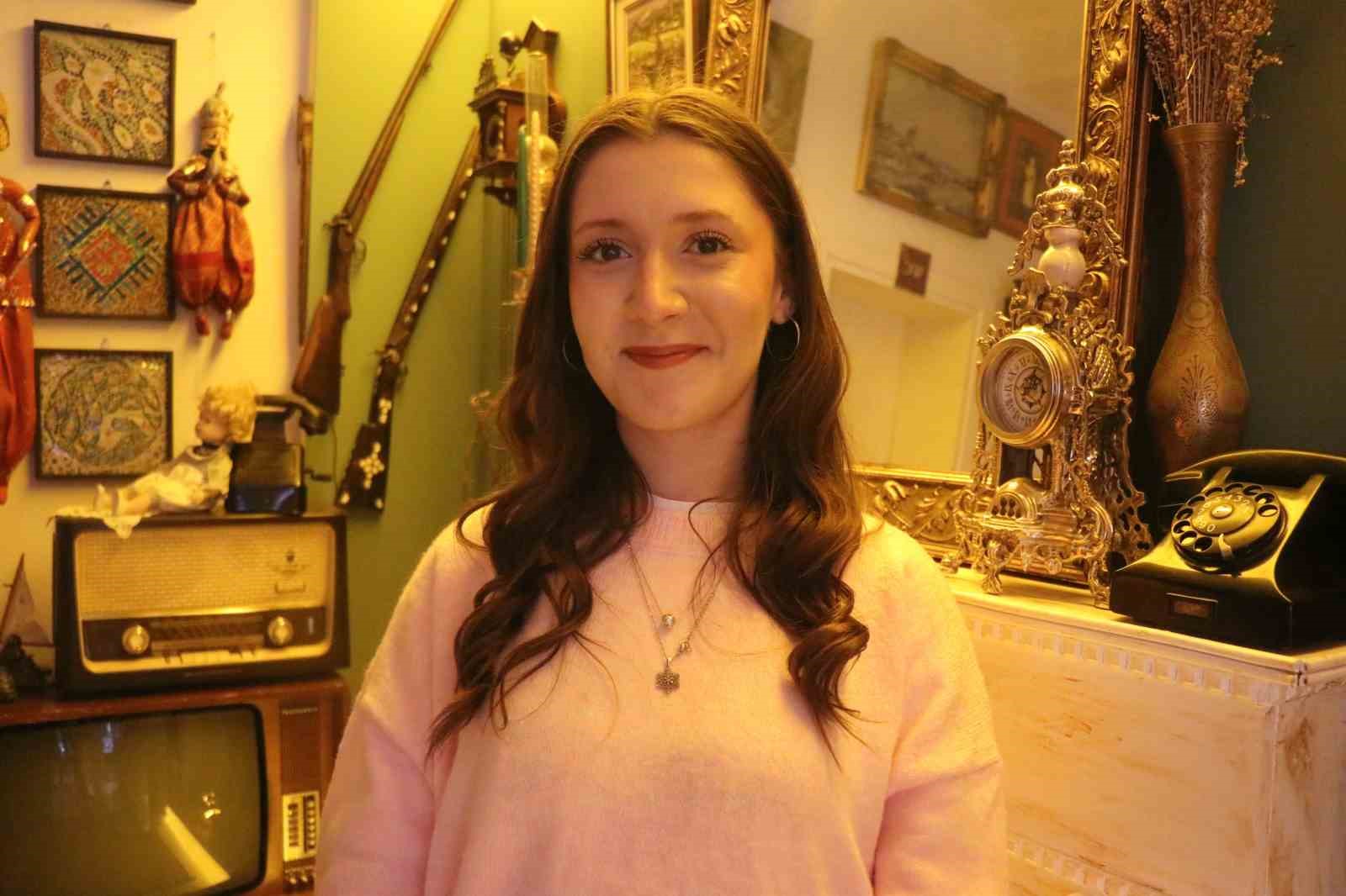 Bu kafenin kapısından giren geçmişe gidiyor
