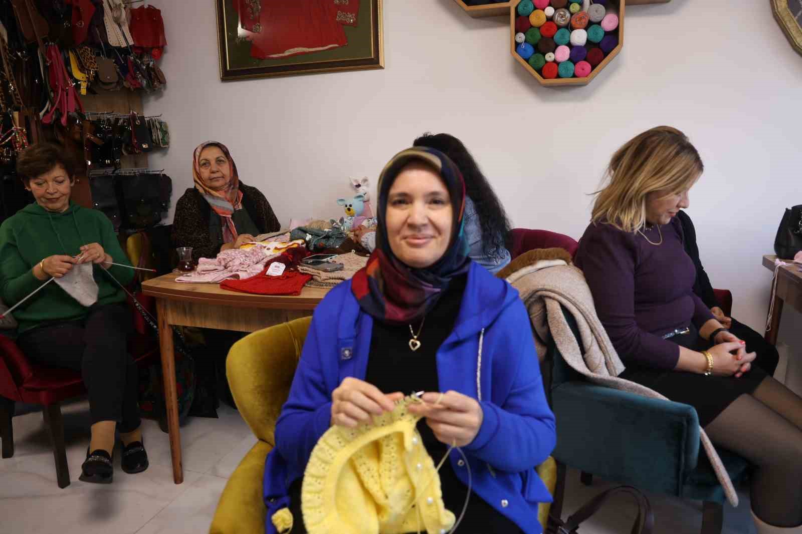 Bu kafeye erkekler giremiyor
Bu kafeye erkekler giremiyor