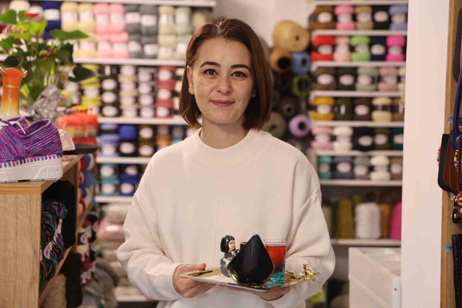 Bu kafeye erkekler giremiyor
Bu kafeye erkekler giremiyor