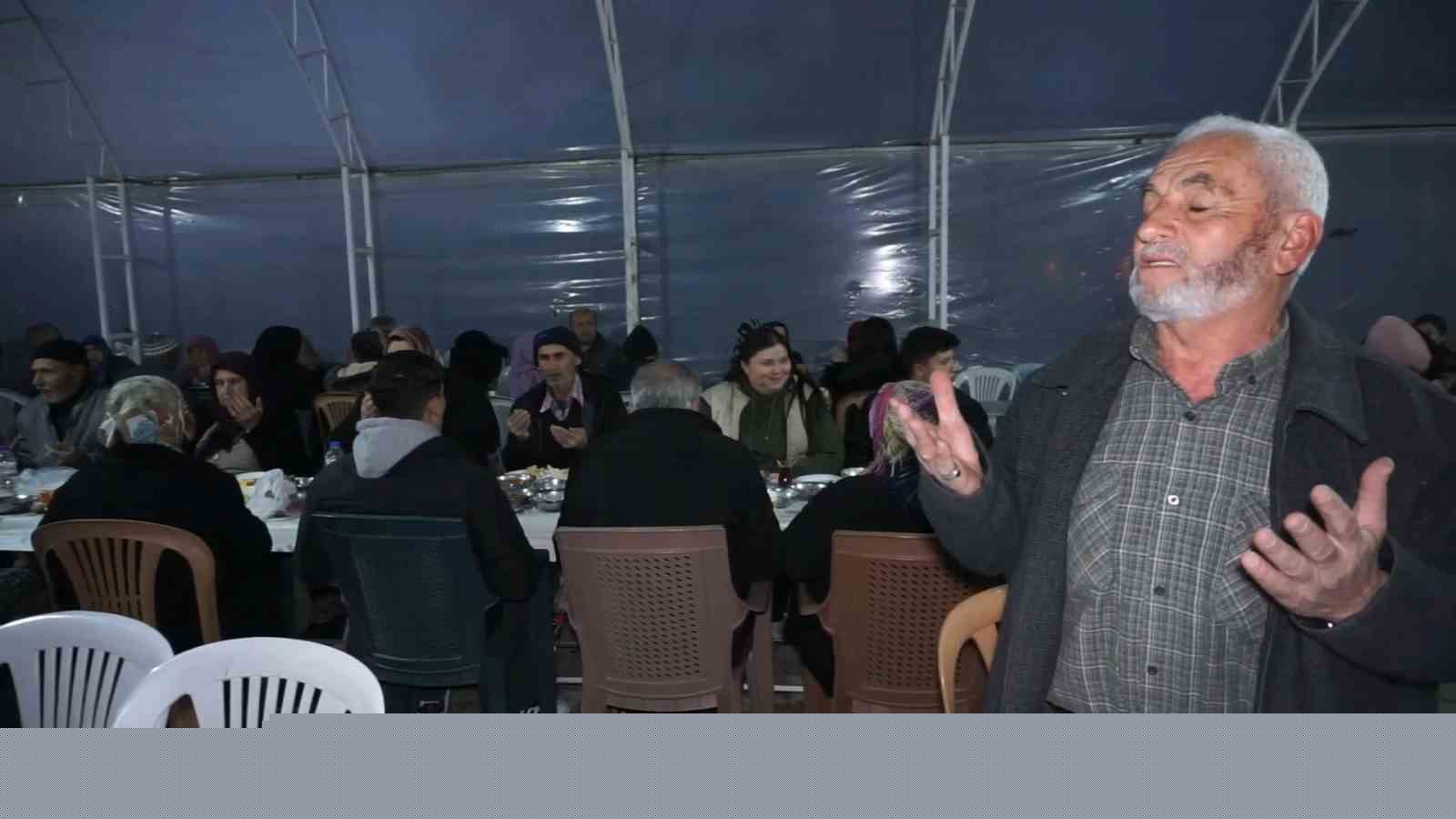 Bu köyde herkes aynı sofrada iftar yapıyor
