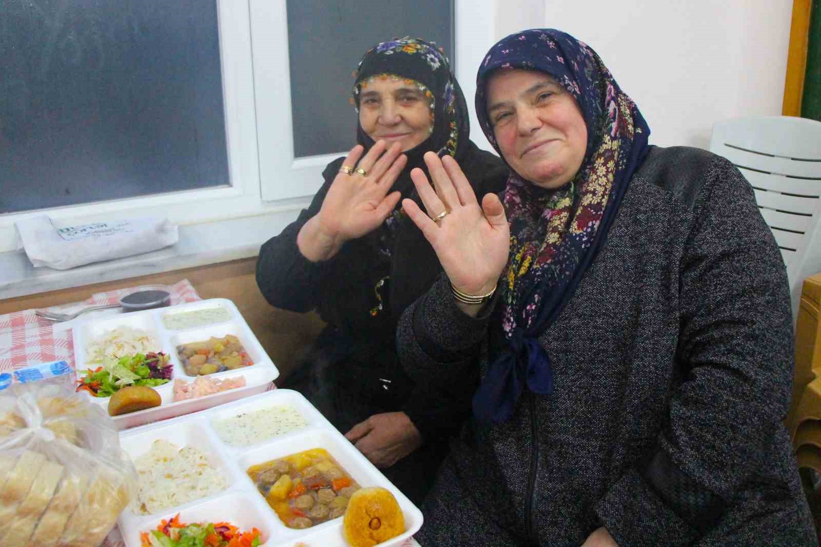 Bu köyde Ramazan boyunca yemeklere kadın eli değmiyor
