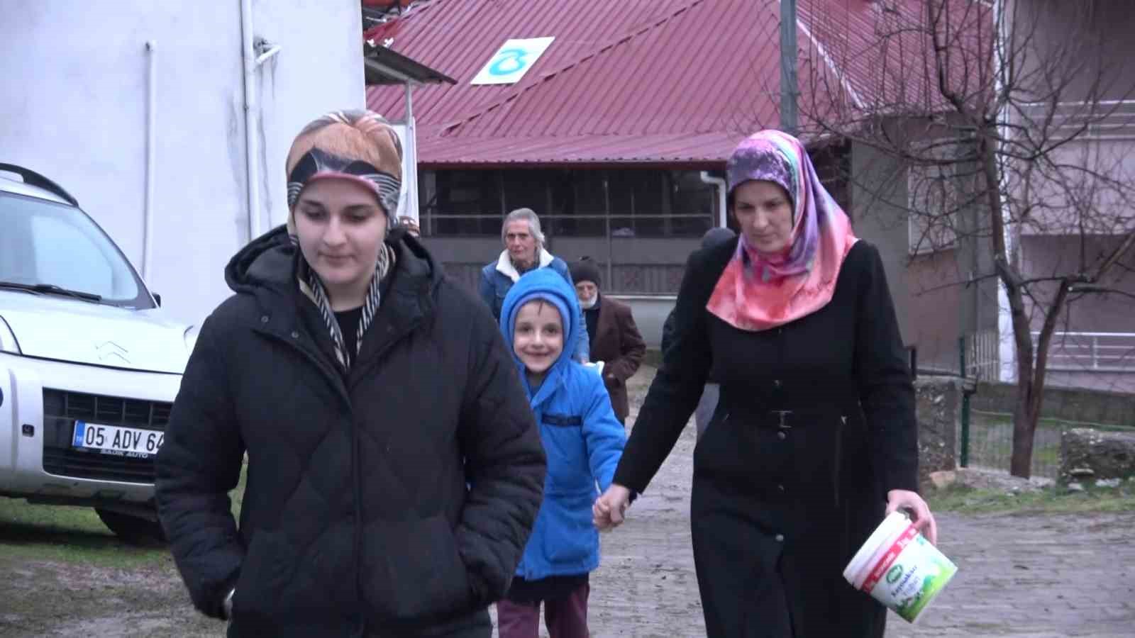 Bu köyde Ramazan boyunca yemeklere kadın eli değmiyor
