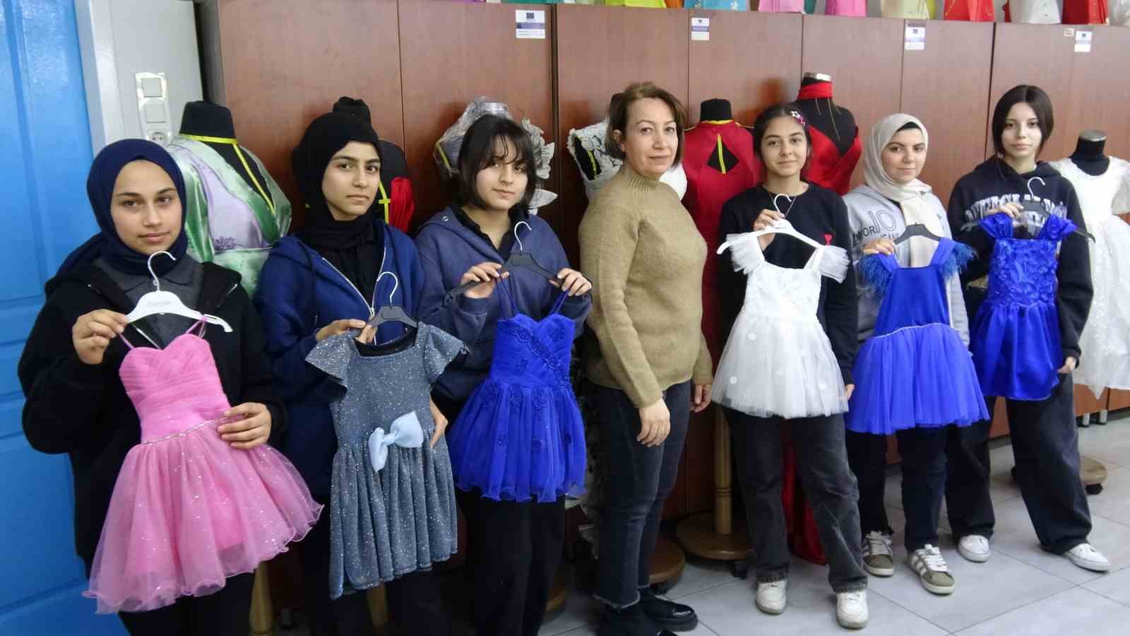 Bu okulda geleceğin modacıları yetişiyor
