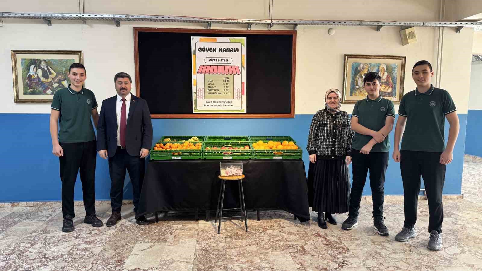 Bu okulda manav var, görevli yok
Bu okulda manav var, görevli yok