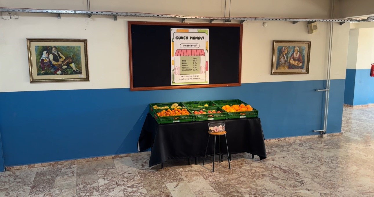 Bu okulda manav var, görevli yok
Bu okulda manav var, görevli yok