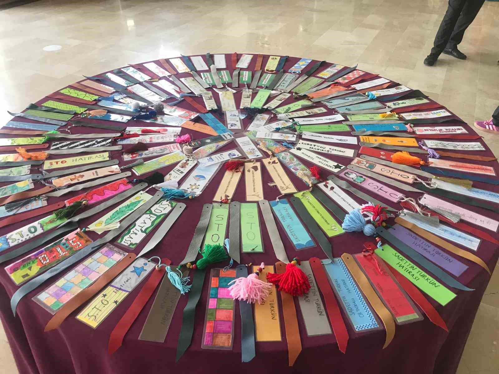 Bu okulda veliler çocuklarıyla sınava girdi...
