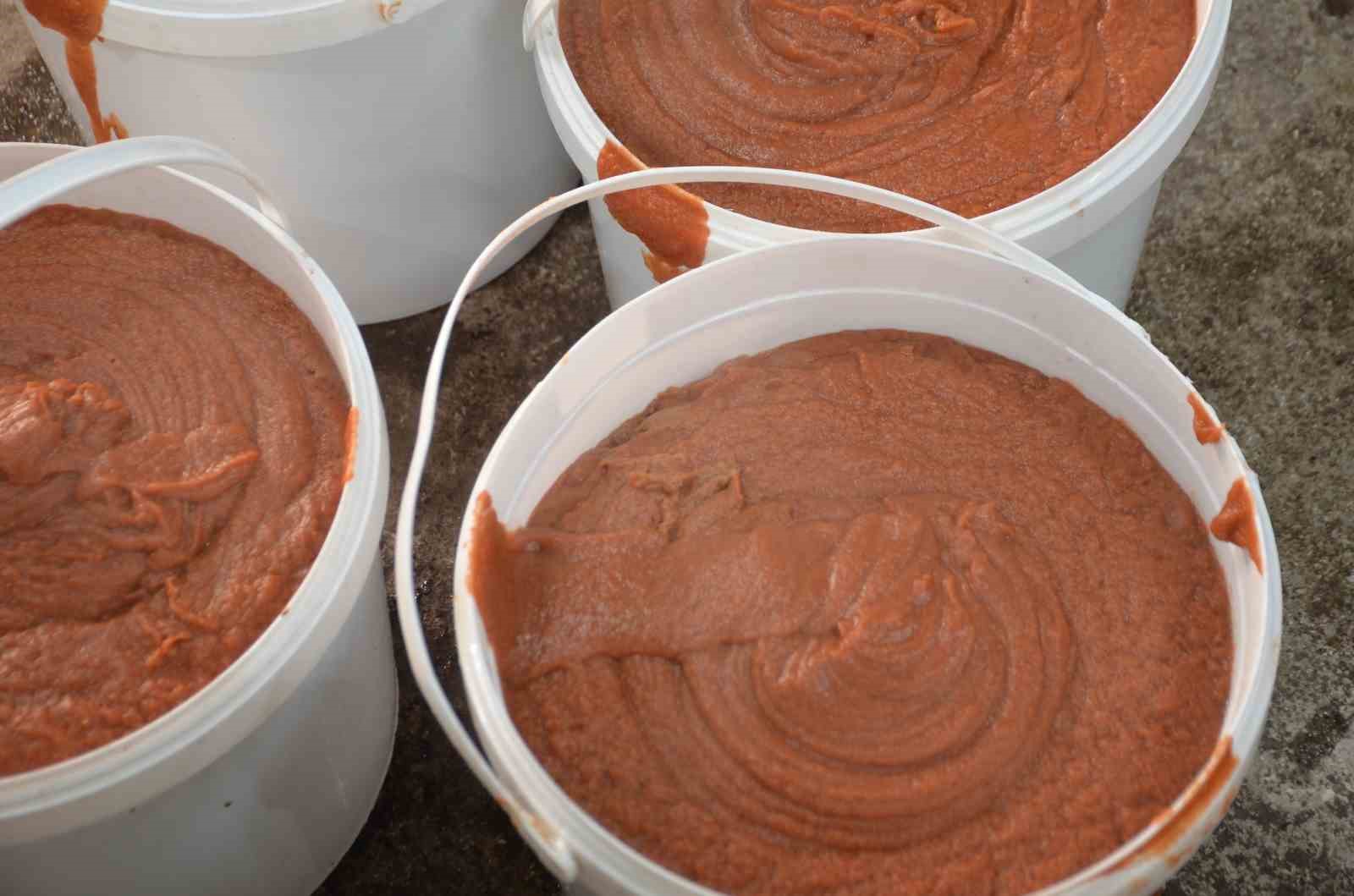 Bu tesiste günde 10 bin adet ayva ve nar lokumu üretiliyor
