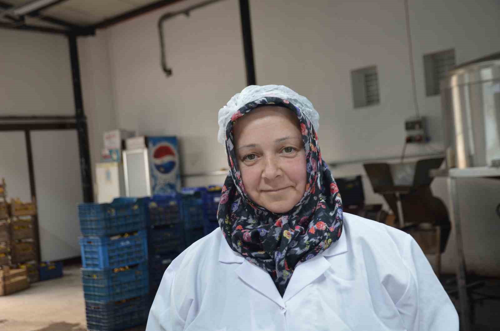 Bu tesiste günde 10 bin adet ayva ve nar lokumu üretiliyor
