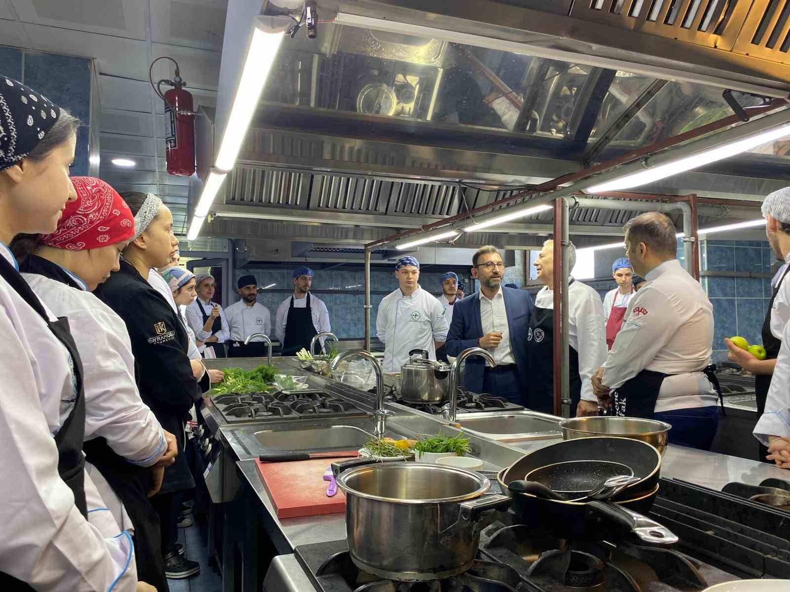 BUBFA’da geleceğin şefleri ile sürdürülebilir gastronomi atölyesi
BUBFA’da geleceğin şefleri ile sürdürülebilir gastronomi atölyesi