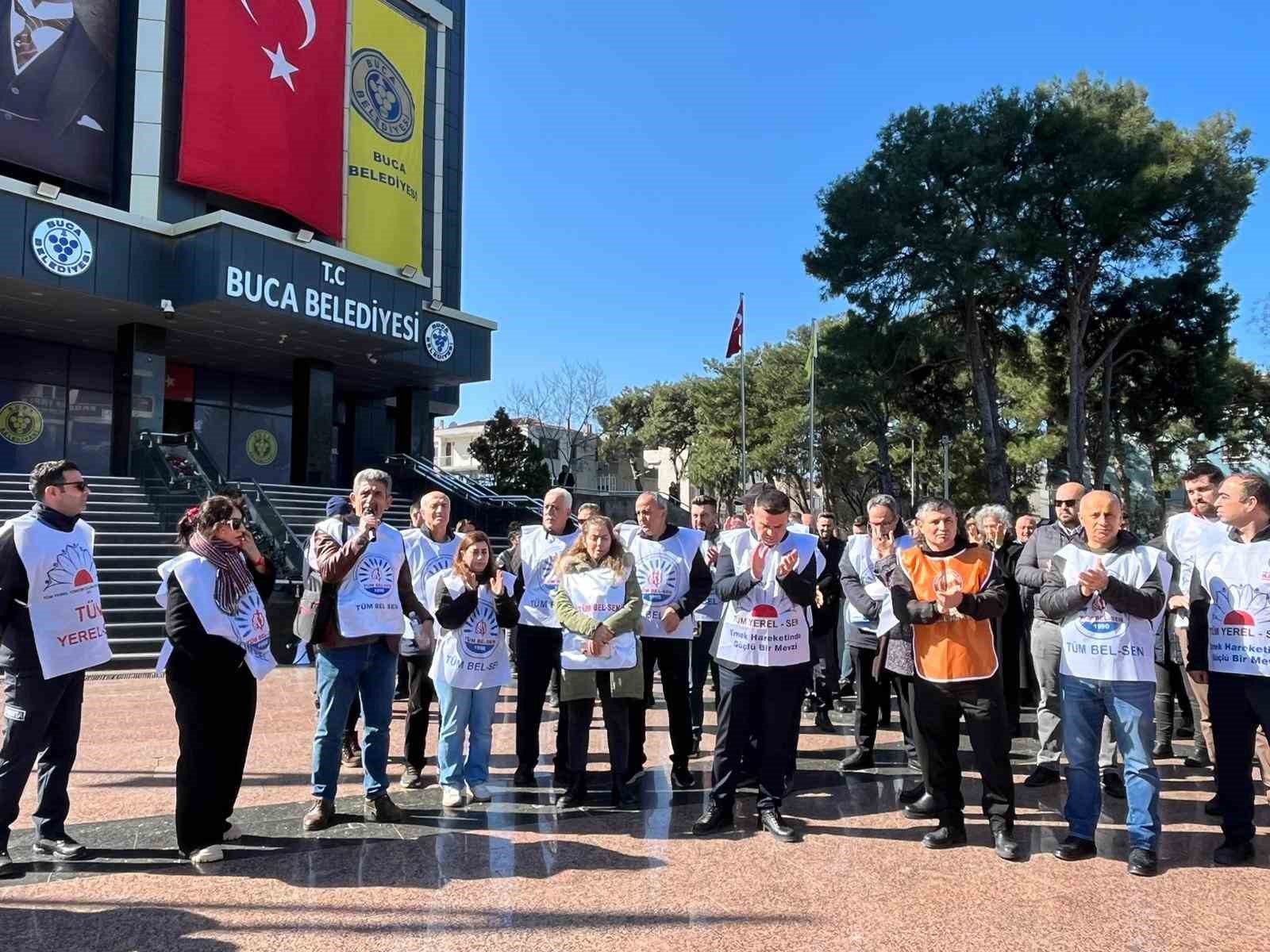 Buca Belediyesinde memurların ’alacak’ eylemi sürüyor
Buca Belediyesinde memurların ’alacak’ eylemi sürüyor