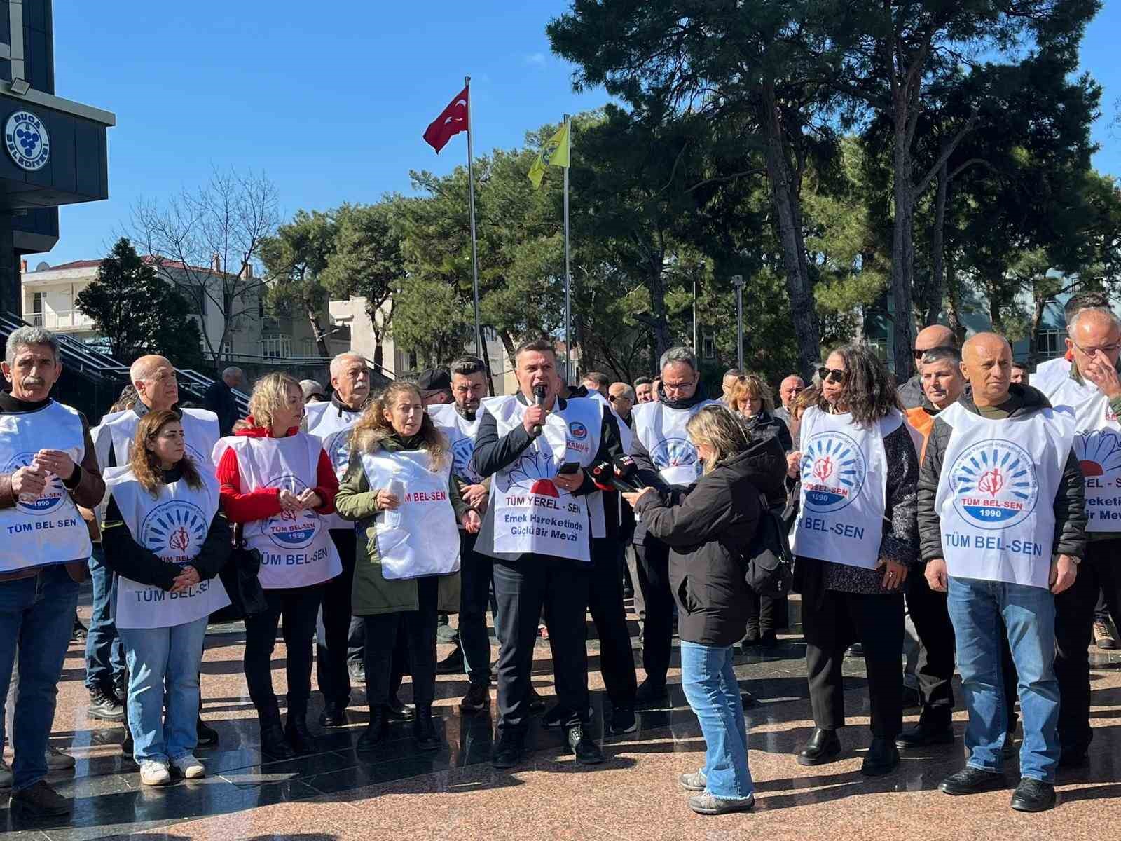 Buca Belediyesinde memurların ’alacak’ eylemi sürüyor
Buca Belediyesinde memurların ’alacak’ eylemi sürüyor