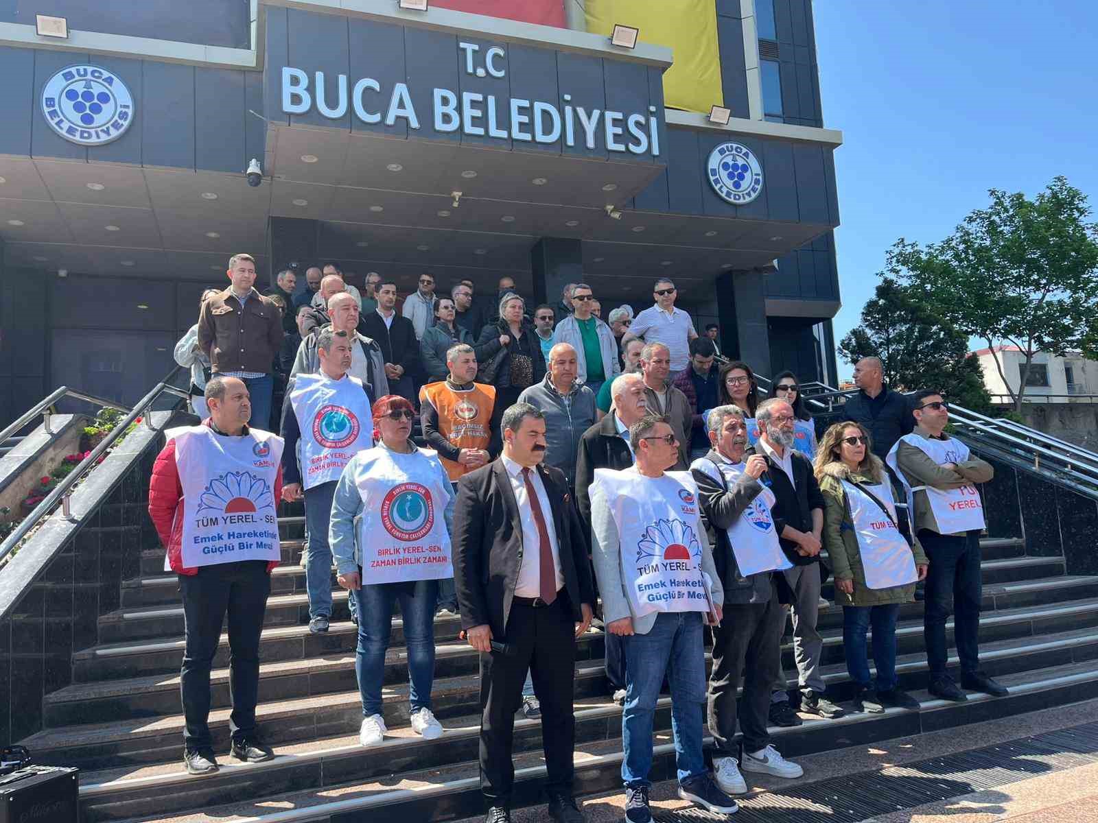 Buca ve Karşıyaka belediyelerinde memurlar iş bırakma eyleminde
