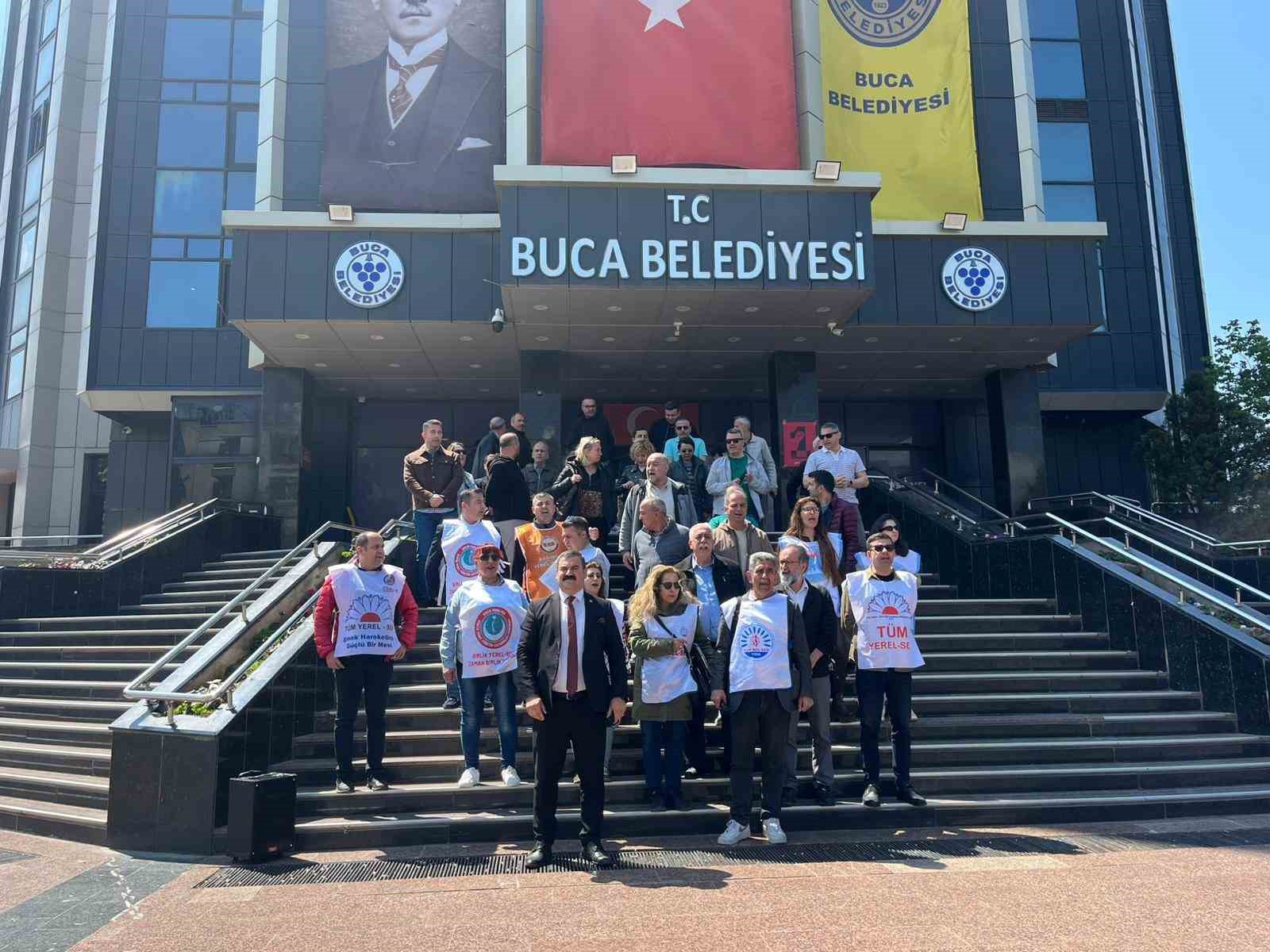 Buca ve Karşıyaka belediyelerinde memurlar iş bırakma eyleminde
