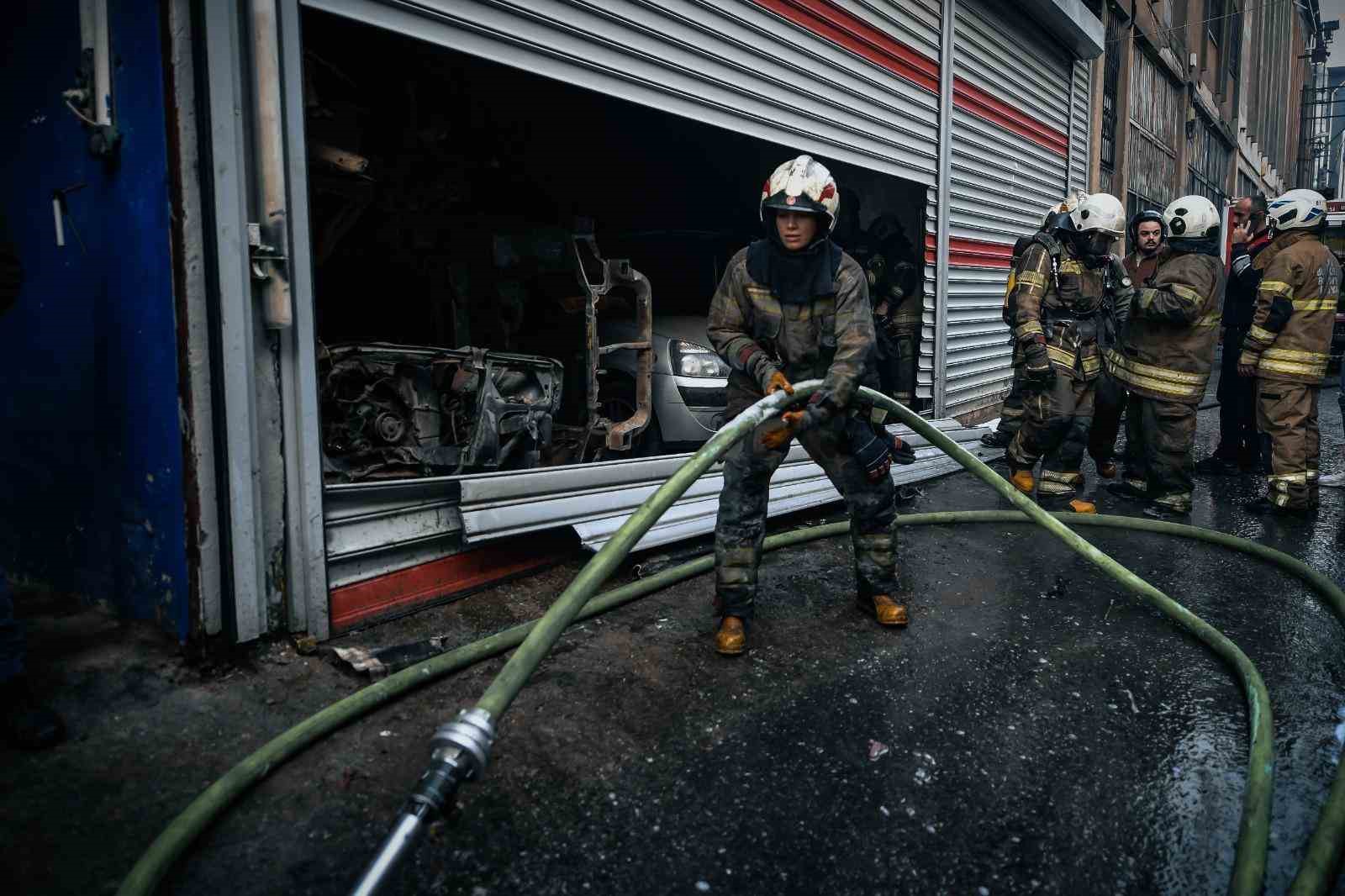 Buca’da depo yangını kısa sürede söndürüldü
