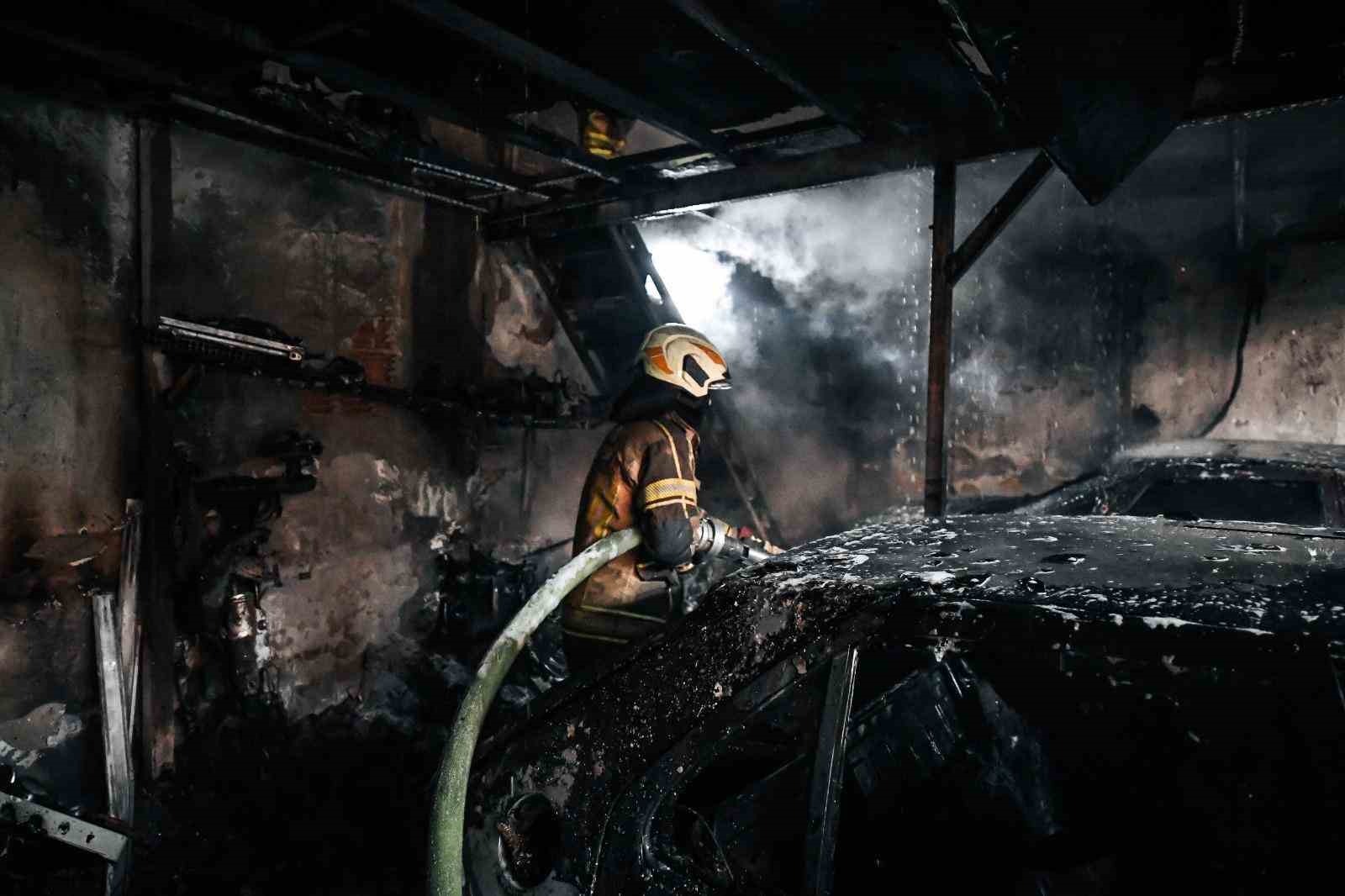 Buca’da depo yangını kısa sürede söndürüldü
