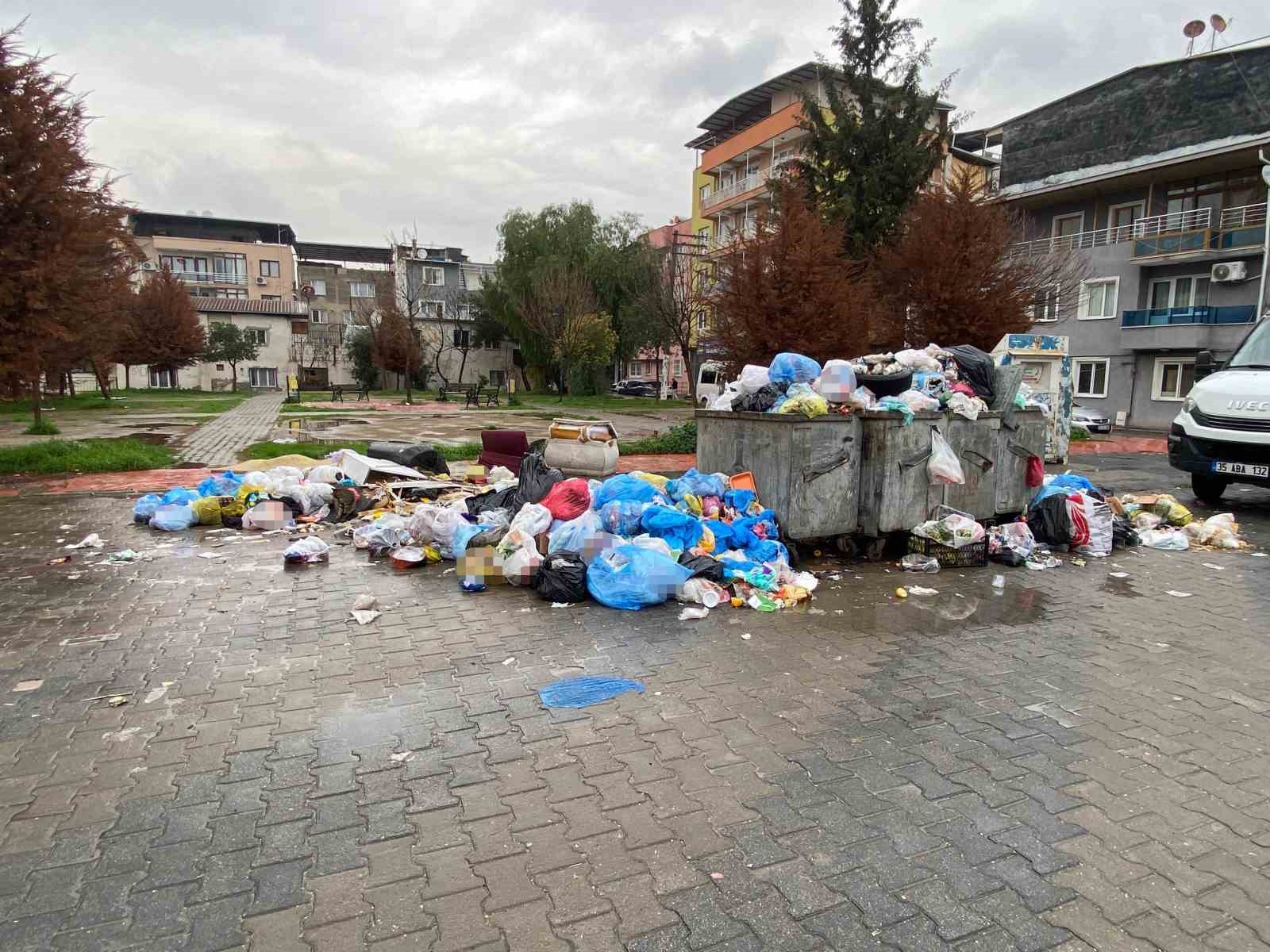 Buca’da grev bitti, çöp çilesi bitmedi
