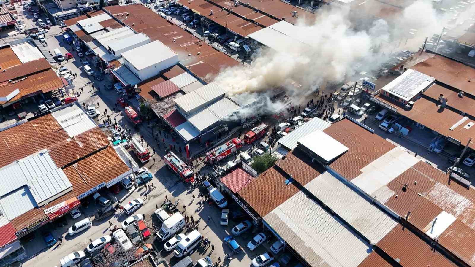 Buca’daki iş yeri yangını kontrol altına alındı
