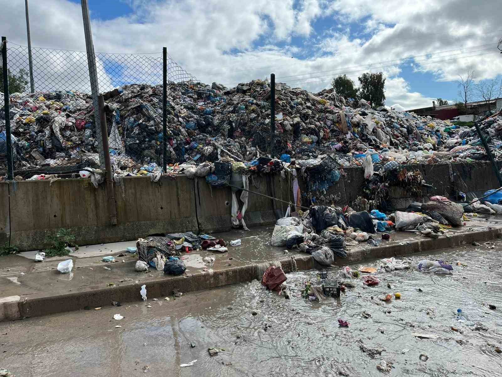 Buca’nın bitmeyen çilesi, yine ’çöp’
Buca’nın bitmeyen çilesi, yine ’çöp’
