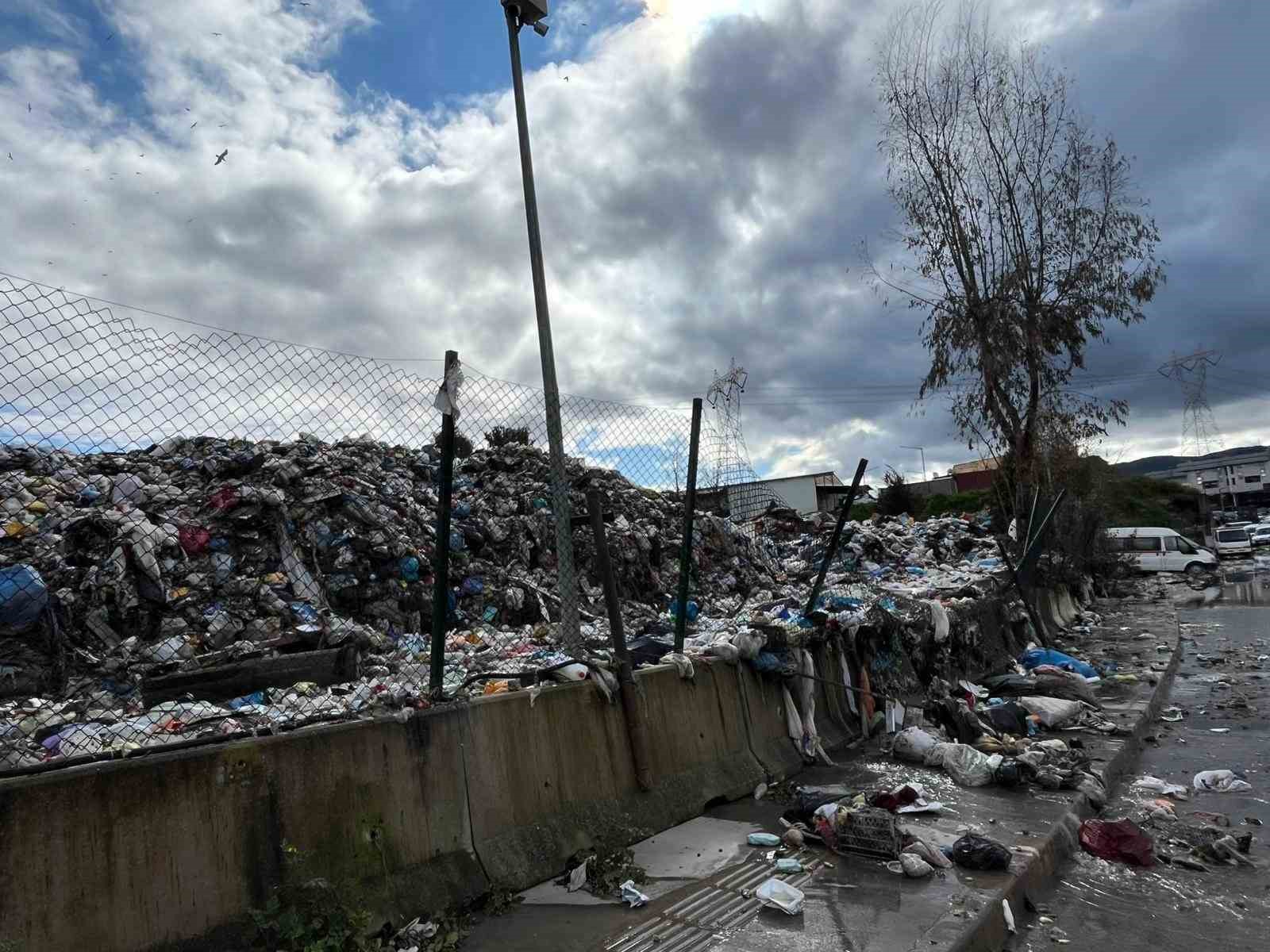 Buca’nın bitmeyen çilesi, yine ’çöp’
Buca’nın bitmeyen çilesi, yine ’çöp’