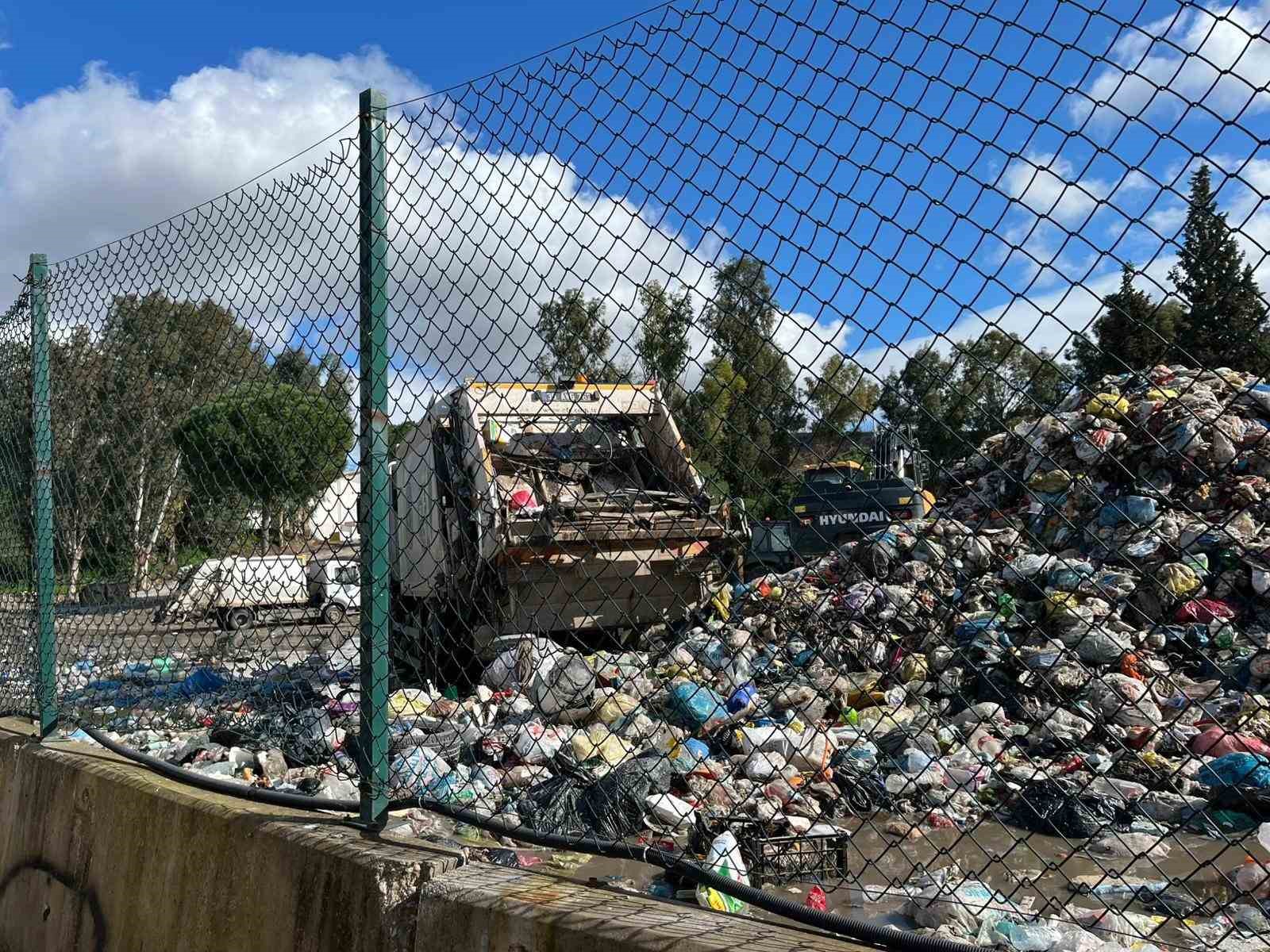 Buca’nın bitmeyen çilesi, yine ’çöp’
Buca’nın bitmeyen çilesi, yine ’çöp’