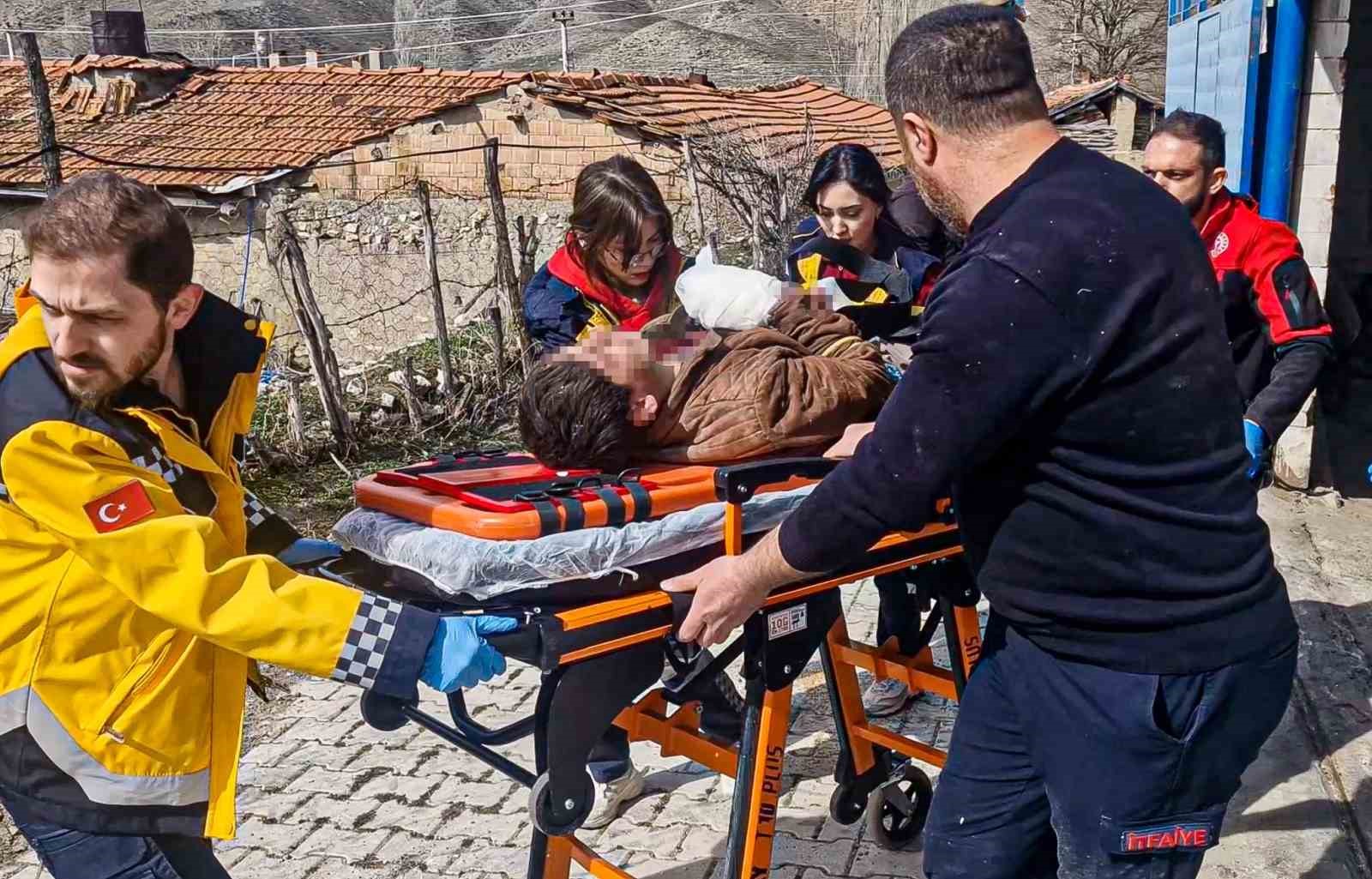 Buğday aktarımı sırasında facia: Kardeşlerden biri göçükte kaldı, diğerinin parmakları koptu
