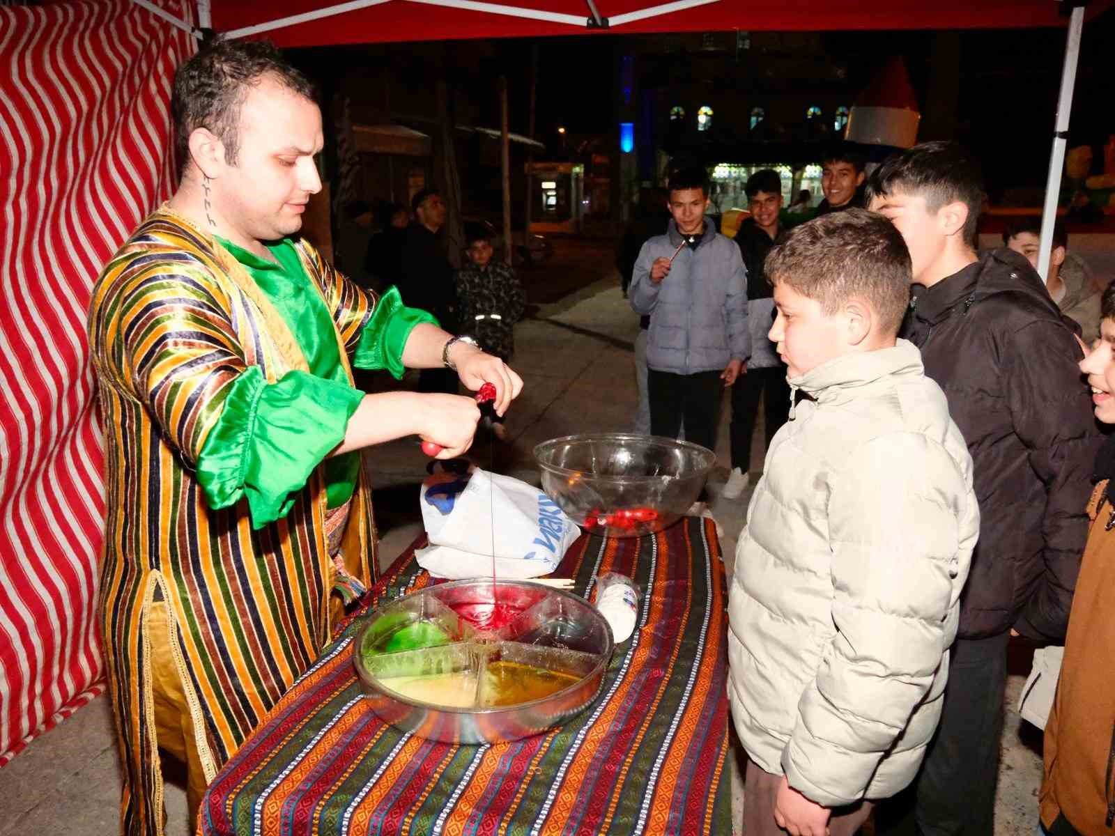 Buharkent’te vatandaşlar Büyükşehir Belediyesi’nin Ramazan etkinlikleri ile buluştu
Buharkent’te vatandaşlar Büyükşehir Belediyesi’nin Ramazan etkinlikleri ile buluştu