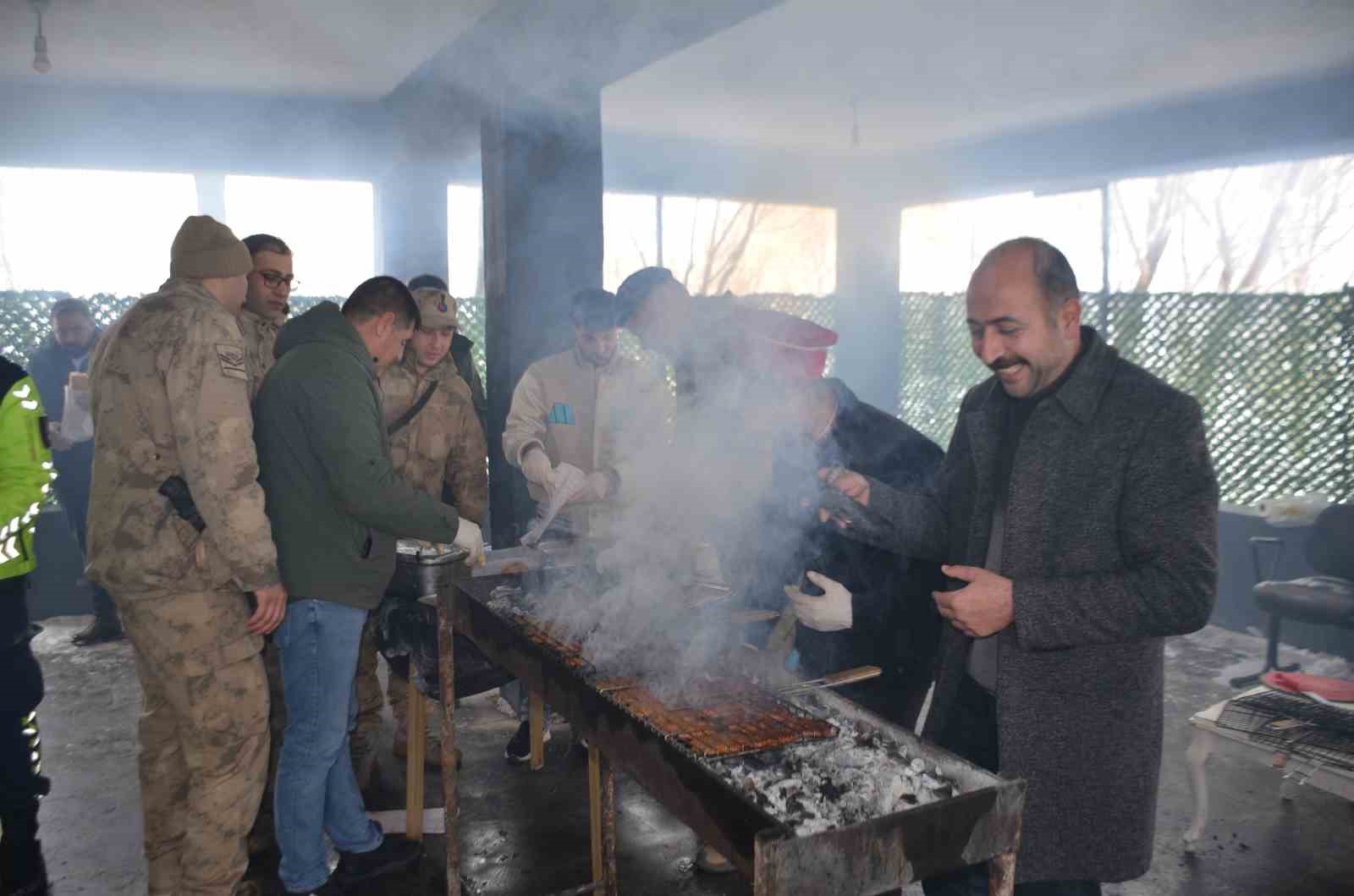 Bulanık Kaymakamlığı’ndan çocuklara unutulmaz kış şenliği
