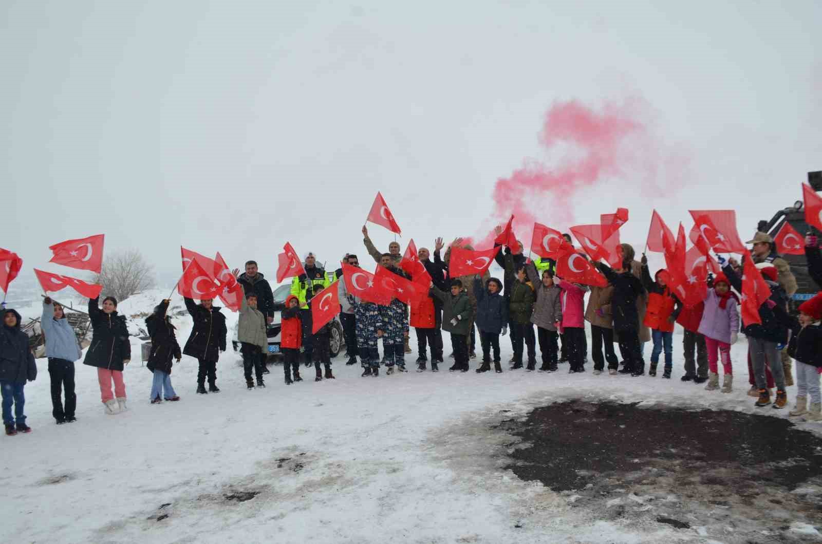 Bulanık Kaymakamlığı’ndan çocuklara unutulmaz kış şenliği
