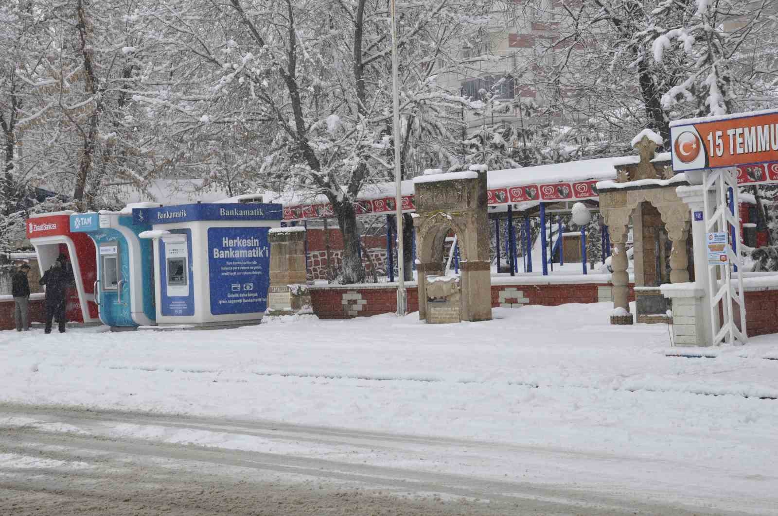 Bulanık Mart ayında beyaz büründü
