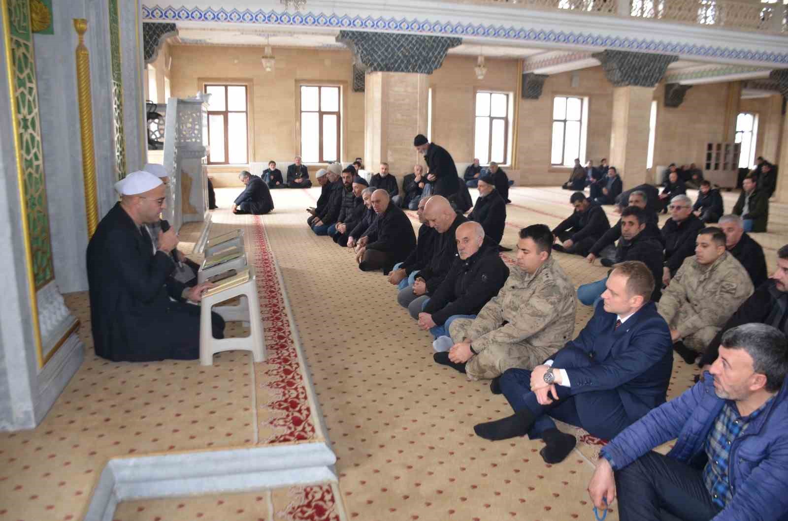 Bulanık’ta deprem şehitleri dualarla anıldı
