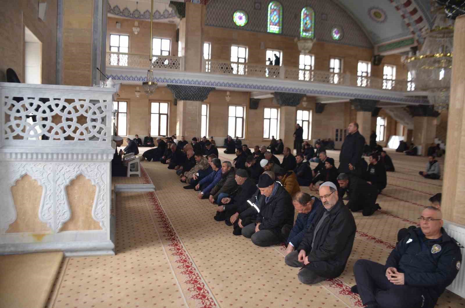 Bulanık’ta deprem şehitleri dualarla anıldı
