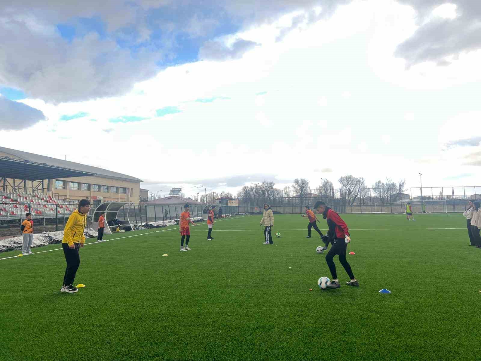 Bulanık’ta gençler spora kazandırılıyor
