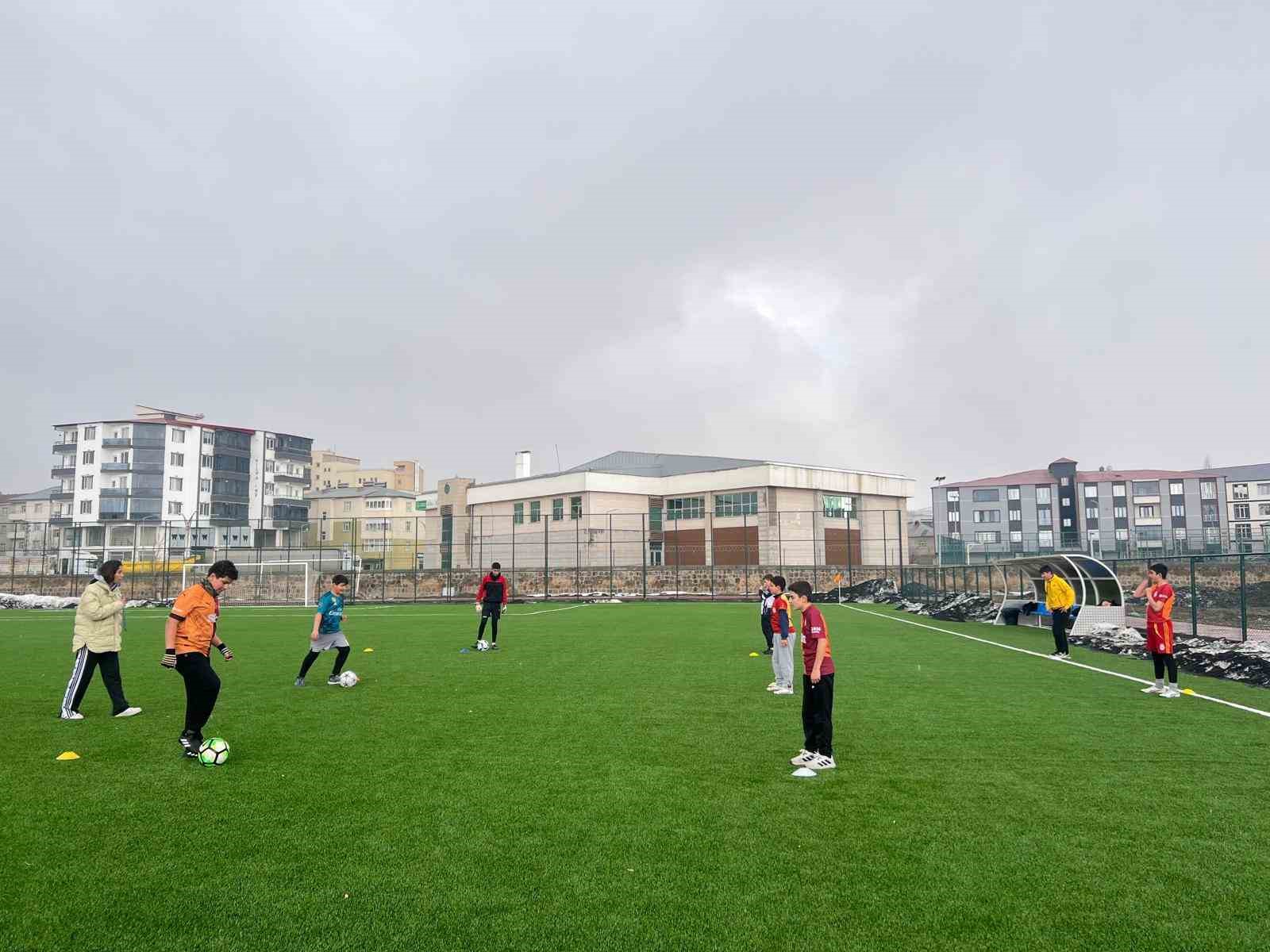 Bulanık’ta gençler spora kazandırılıyor
