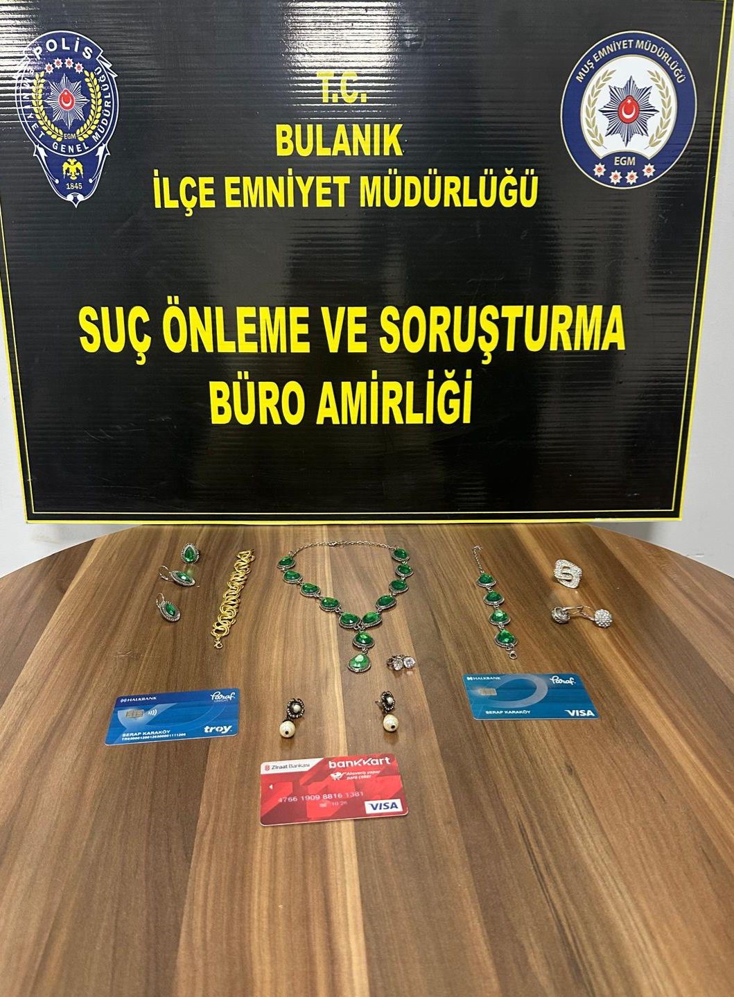 Bulanık’ta huzur uygulaması: Silah ve uyuşturucu madde ele geçirildi
