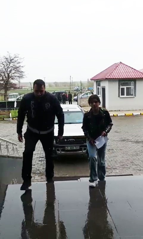 Bulanık’ta kimliğini unutan öğrenciye polis desteği
