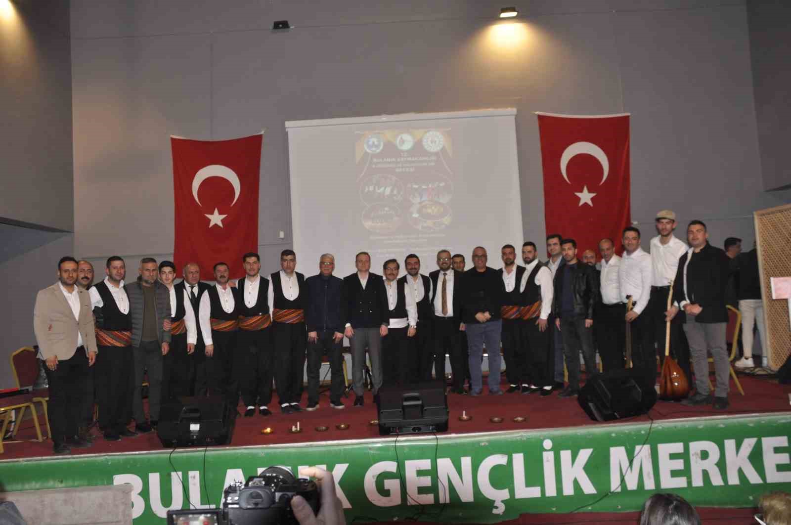 Bulanık’ta ’kürsübaşı ve çiğ köfte’ etkinliği
Bulanık’ta ’kürsübaşı ve çiğ köfte’ etkinliği