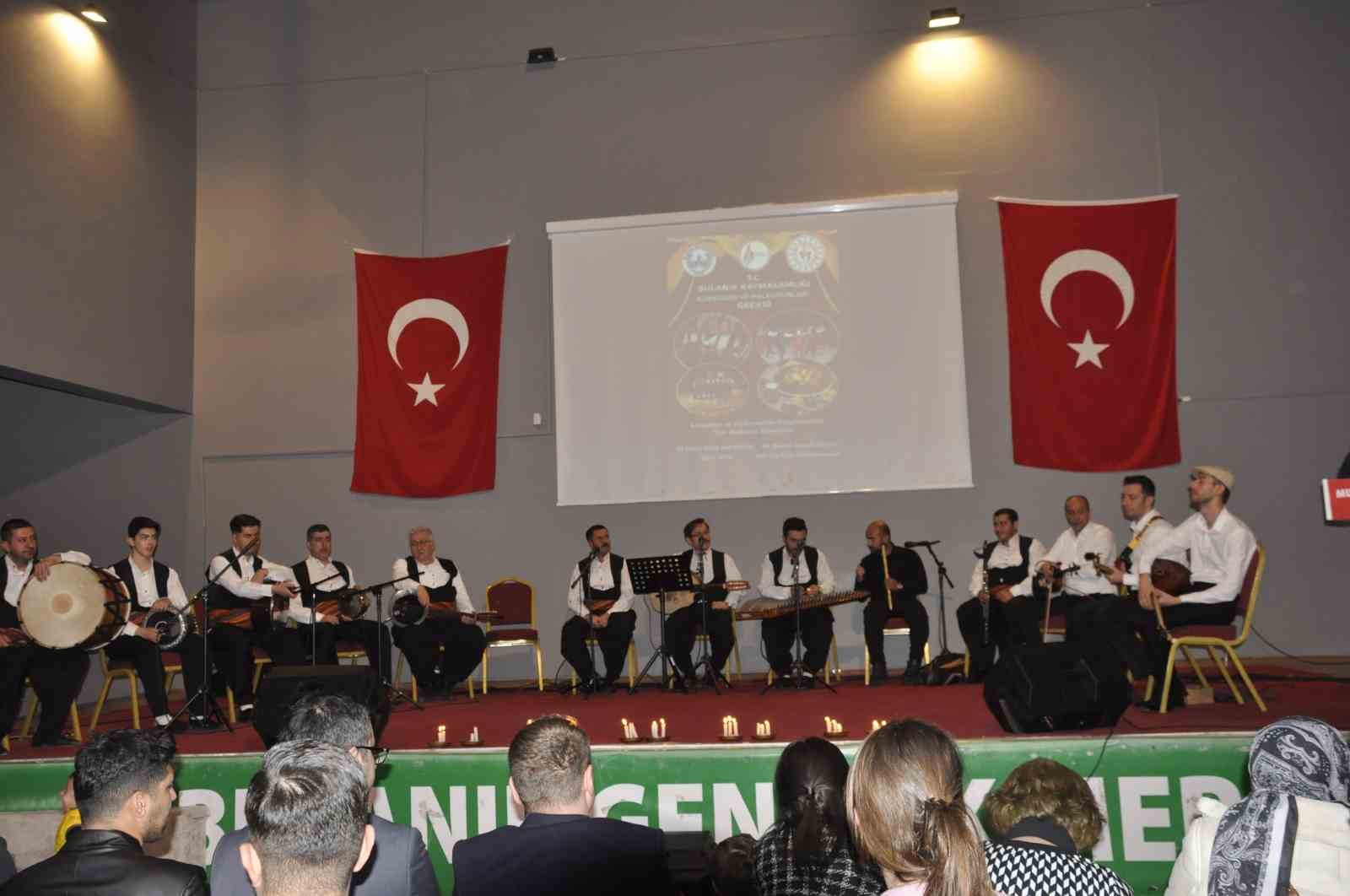 Bulanık’ta ’kürsübaşı ve çiğ köfte’ etkinliği
Bulanık’ta ’kürsübaşı ve çiğ köfte’ etkinliği