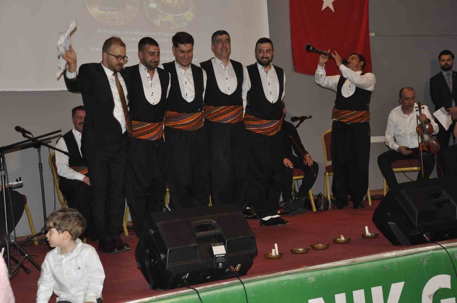 Bulanık’ta ’kürsübaşı ve çiğ köfte’ etkinliği
Bulanık’ta ’kürsübaşı ve çiğ köfte’ etkinliği