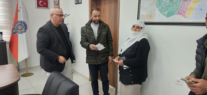 Bulanık’ta örnek davranış: Para dolu cüzdan sahibine teslim edildi
