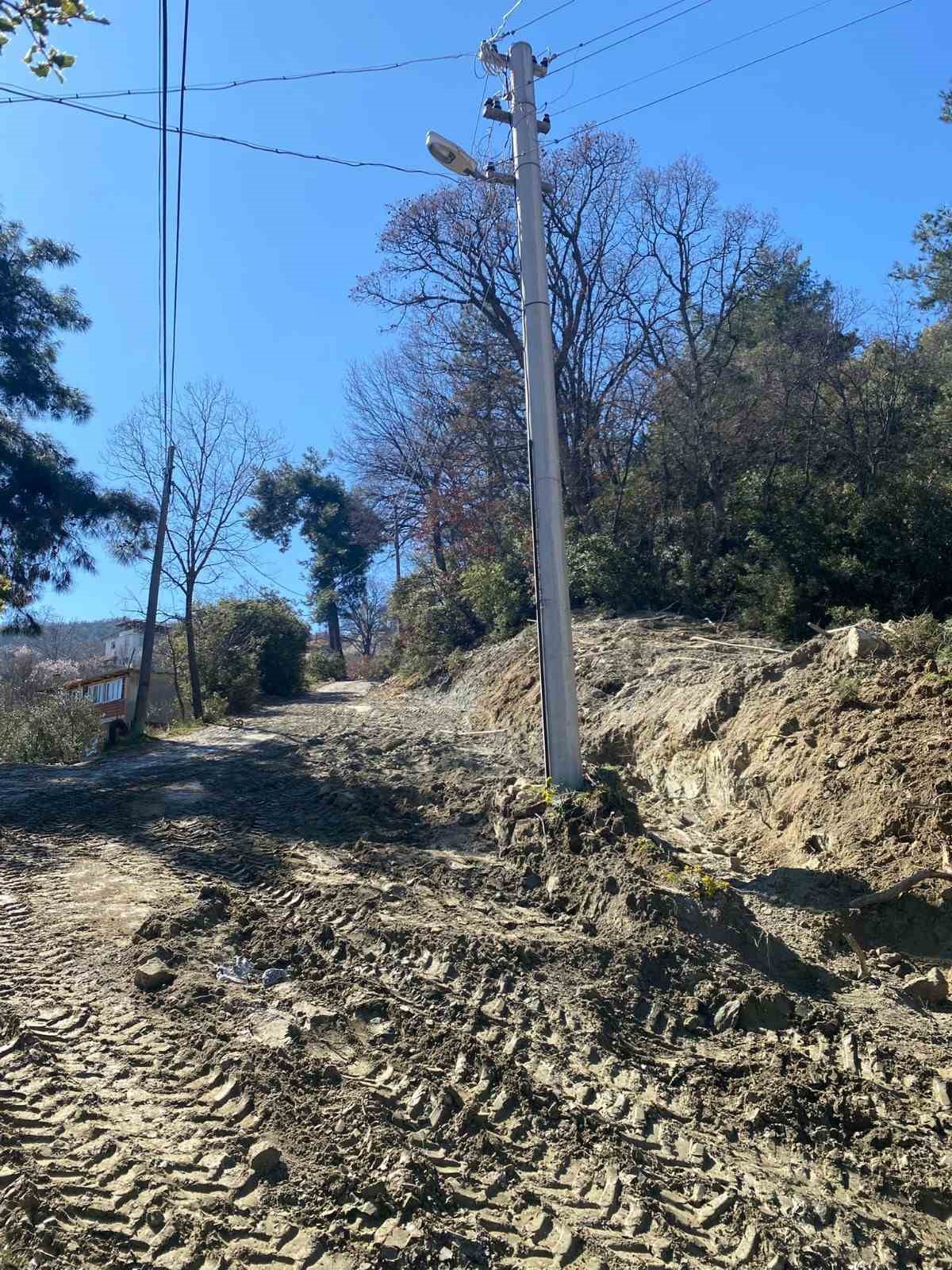 Buldan Göğüs Hastalıkları Hastanesi yolunun bakım ve onarımı yapılıyor
