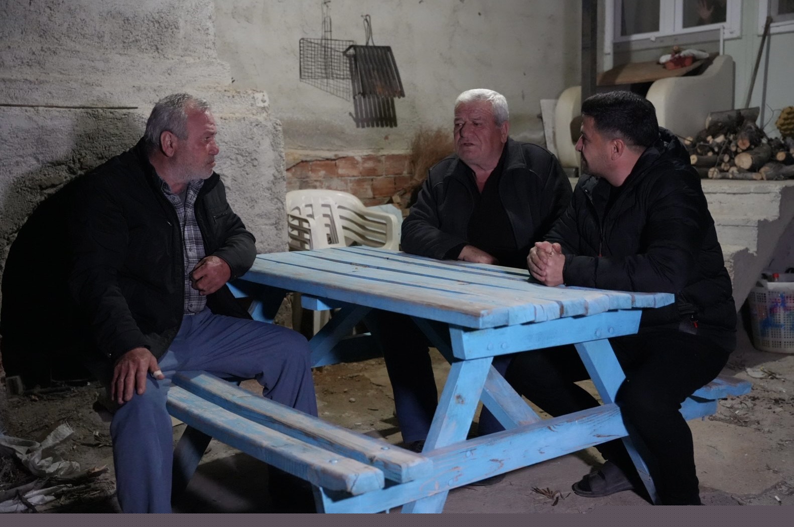 Buldan’da 5.1 büyüklüğündeki depremin ardından yaşanan artçılardan korkan vatandaşlar dışarda sabahladı
