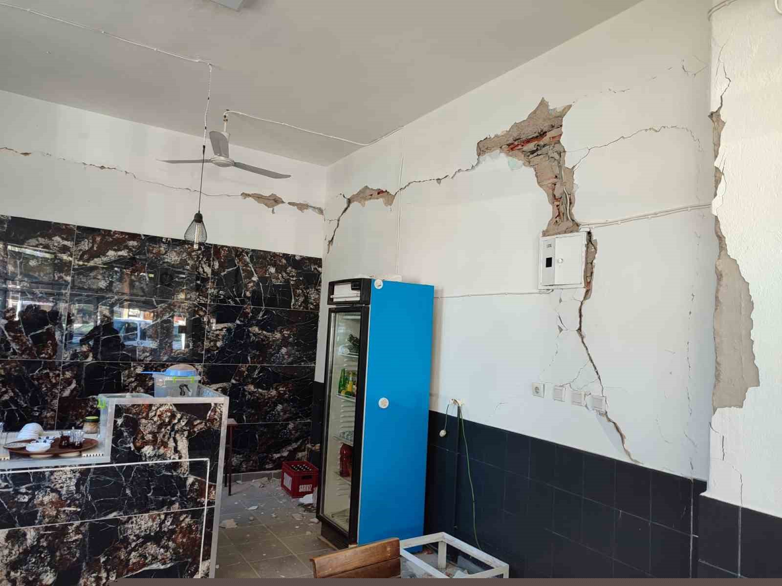 Buldan’da 5.1’lik depremin ardından bazı işletmelerde hasar meydana geldi
