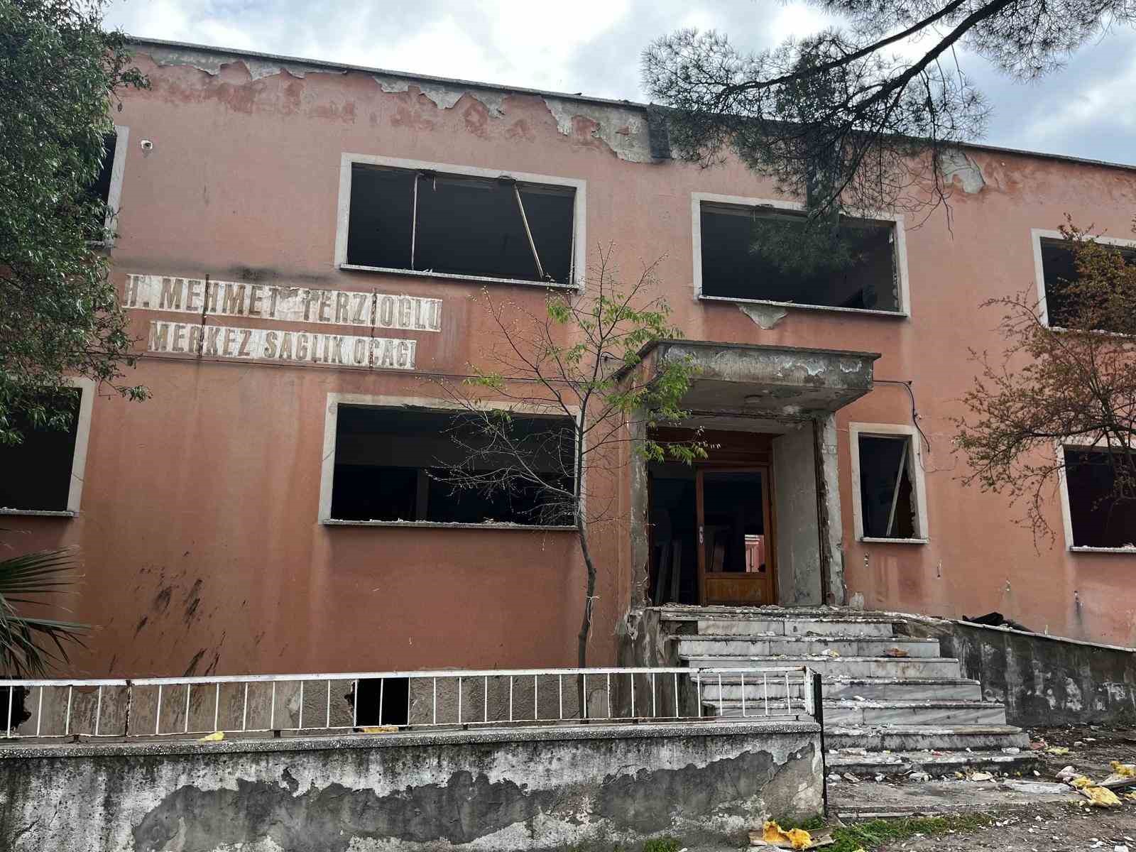 Buldan’da depreme dayanıksız sağlık ocağında yıkım başladı
