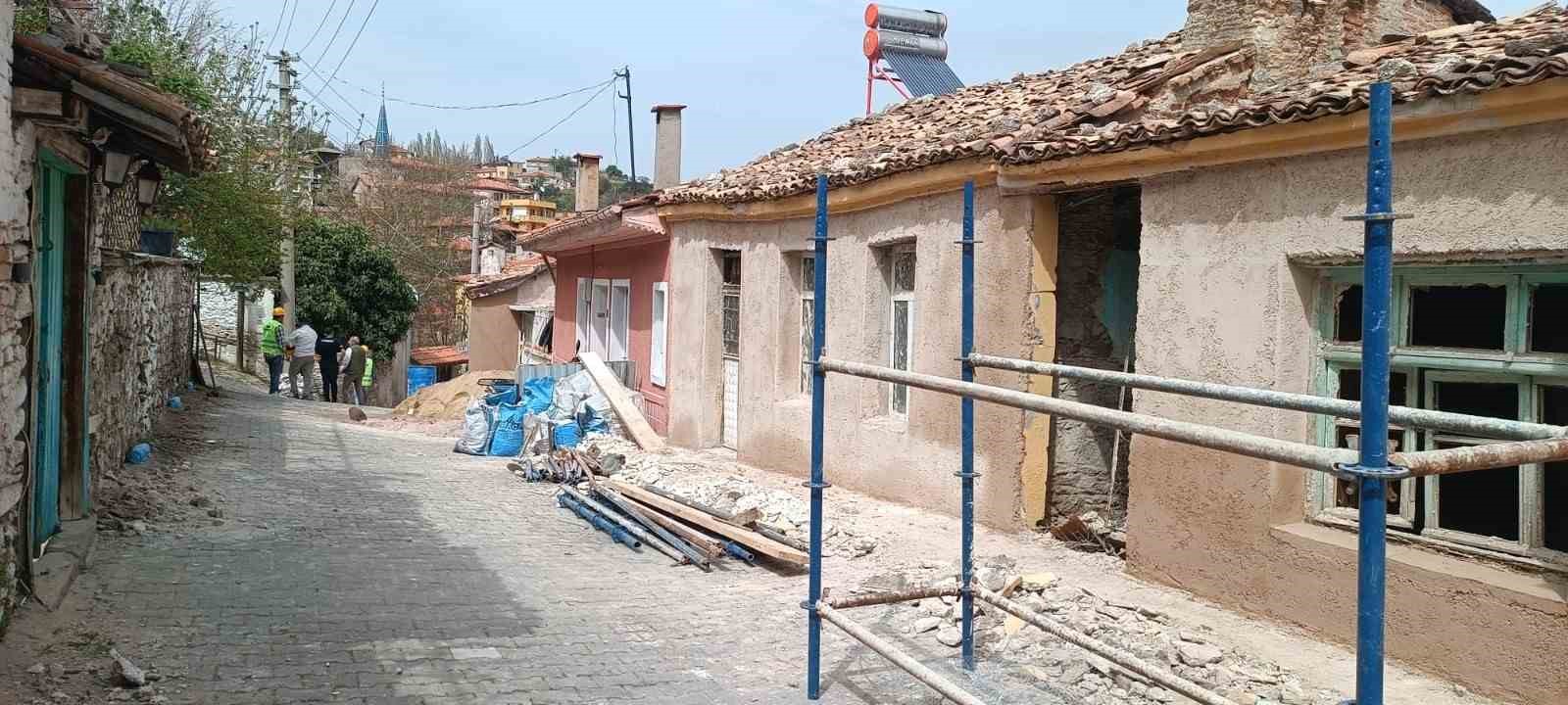 Buldan’da tarihi sokaklara yeni dokunuş
Buldan’da tarihi sokaklara yeni dokunuş