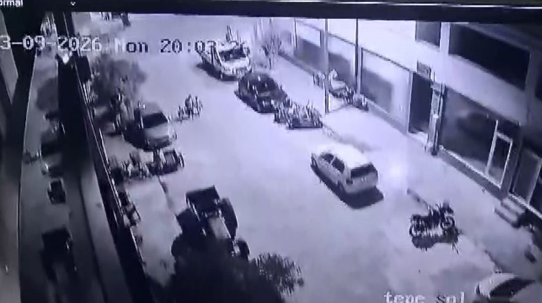 Buldan’daki 5.1’lik deprem ve artçı sarsıntılar güvenlik kamerasına yansıdı
