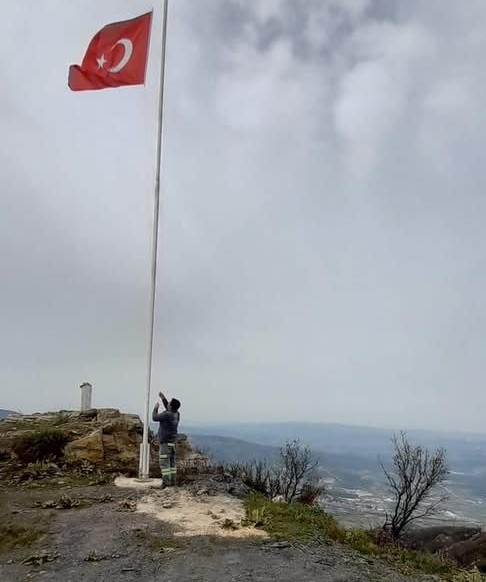 Buldan’ın 45 mahallesi ay yıldızlı bayraklarla donatılıyor

